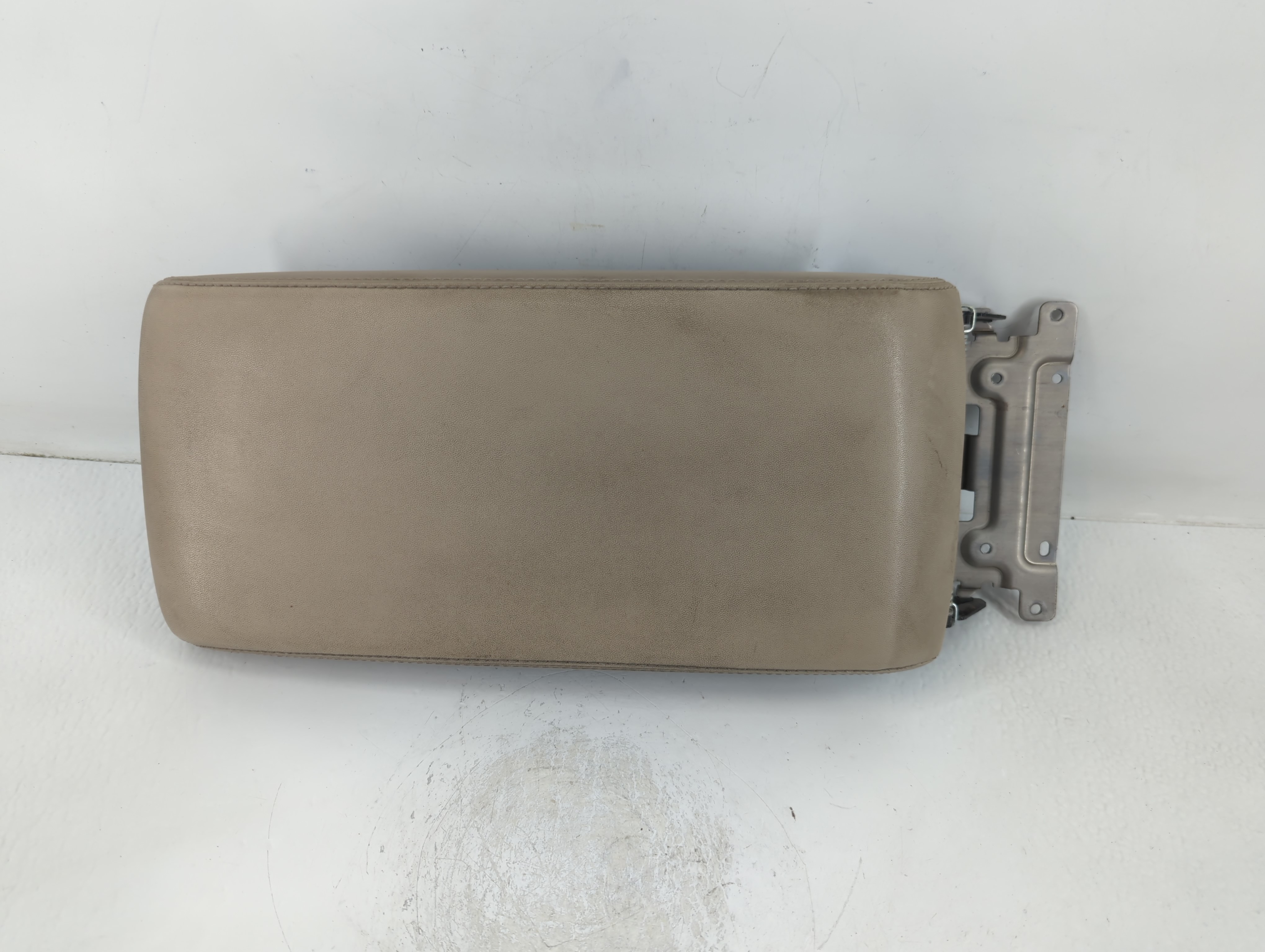 2015 Subaru Legacy Center Console Armrest Cover Lid Beige 760371 - Oemusedautoparts1.com
