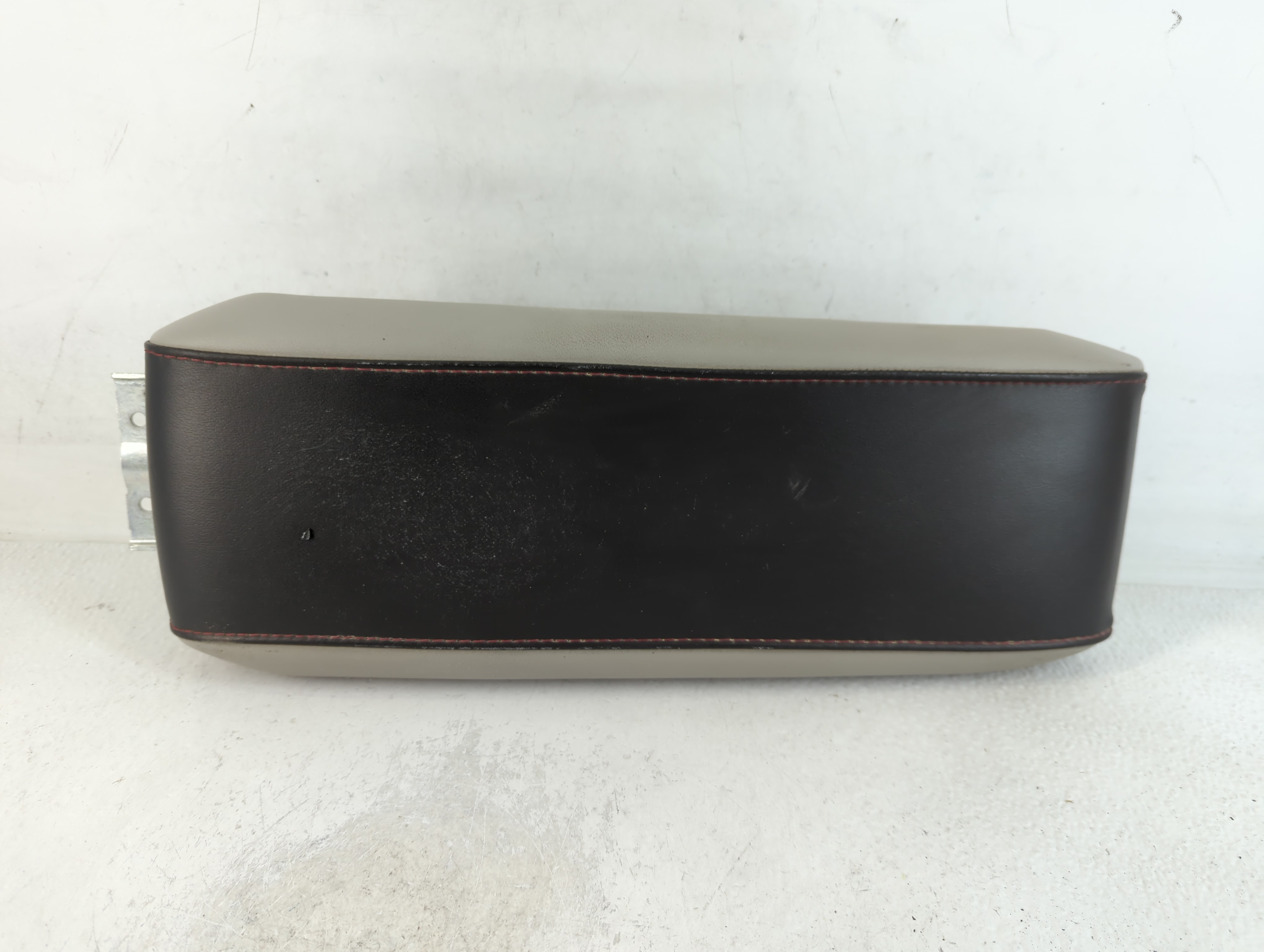 2011 Chevrolet Equinox Center Console Armrest Cover Lid Black 760380 - Oemusedautoparts1.com