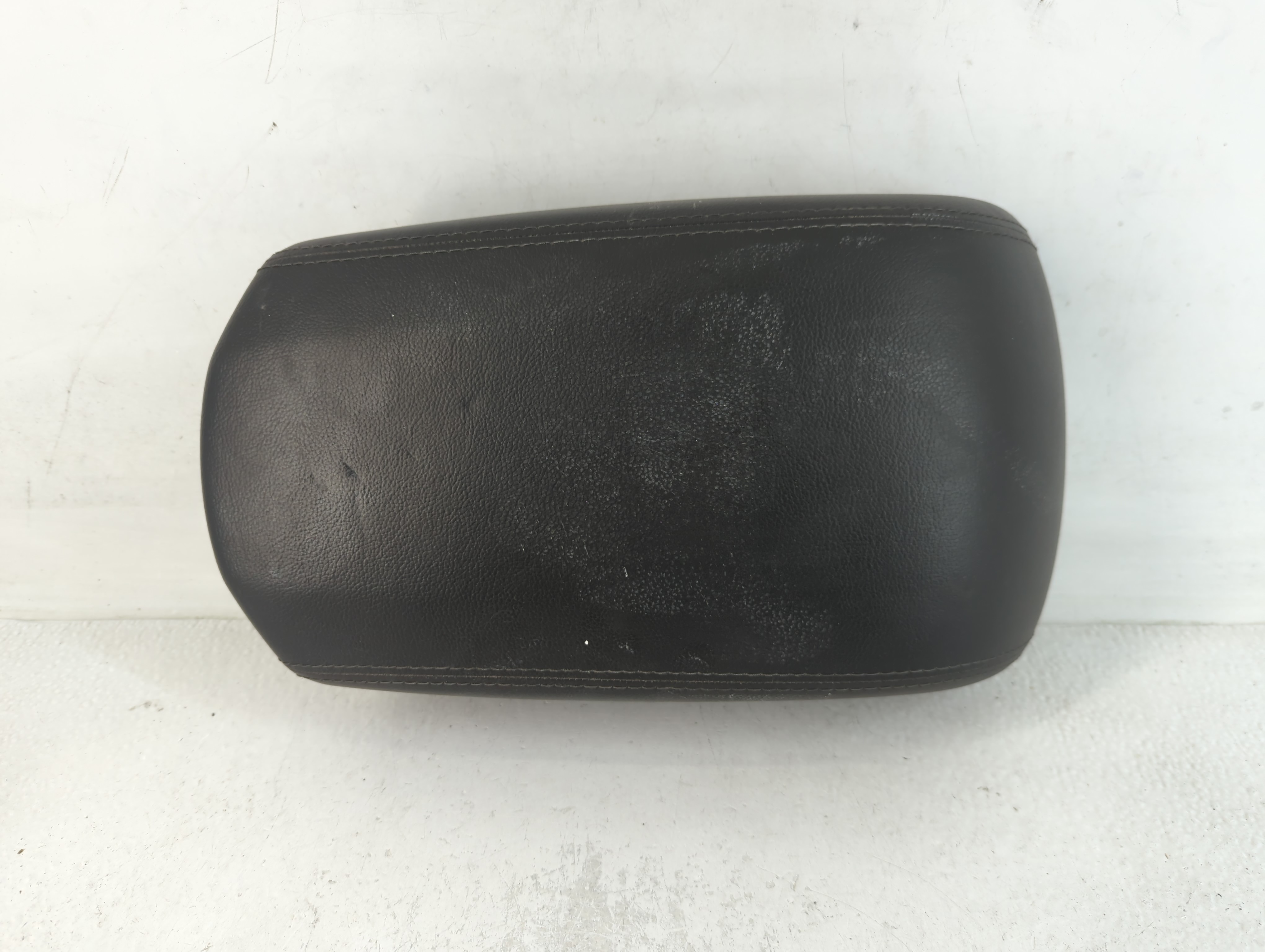 2017 Hyundai Santa Fe Center Console Armrest Cover Lid Black 760381 - Oemusedautoparts1.com