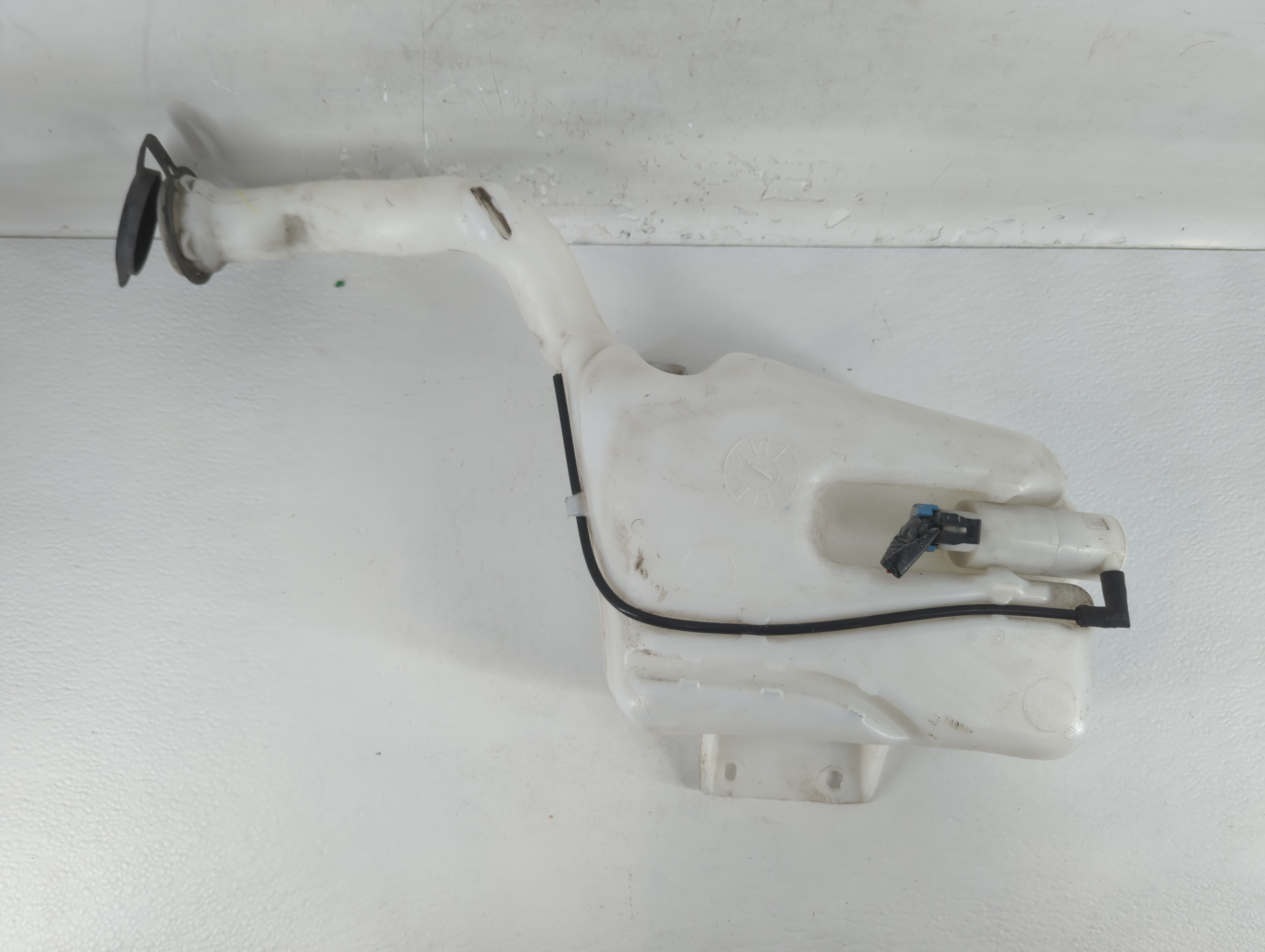 2010 Chevrolet Cobalt Windshield Washer Fluid Reservoir Bottle Oem 760383 - Oemusedautoparts1.com