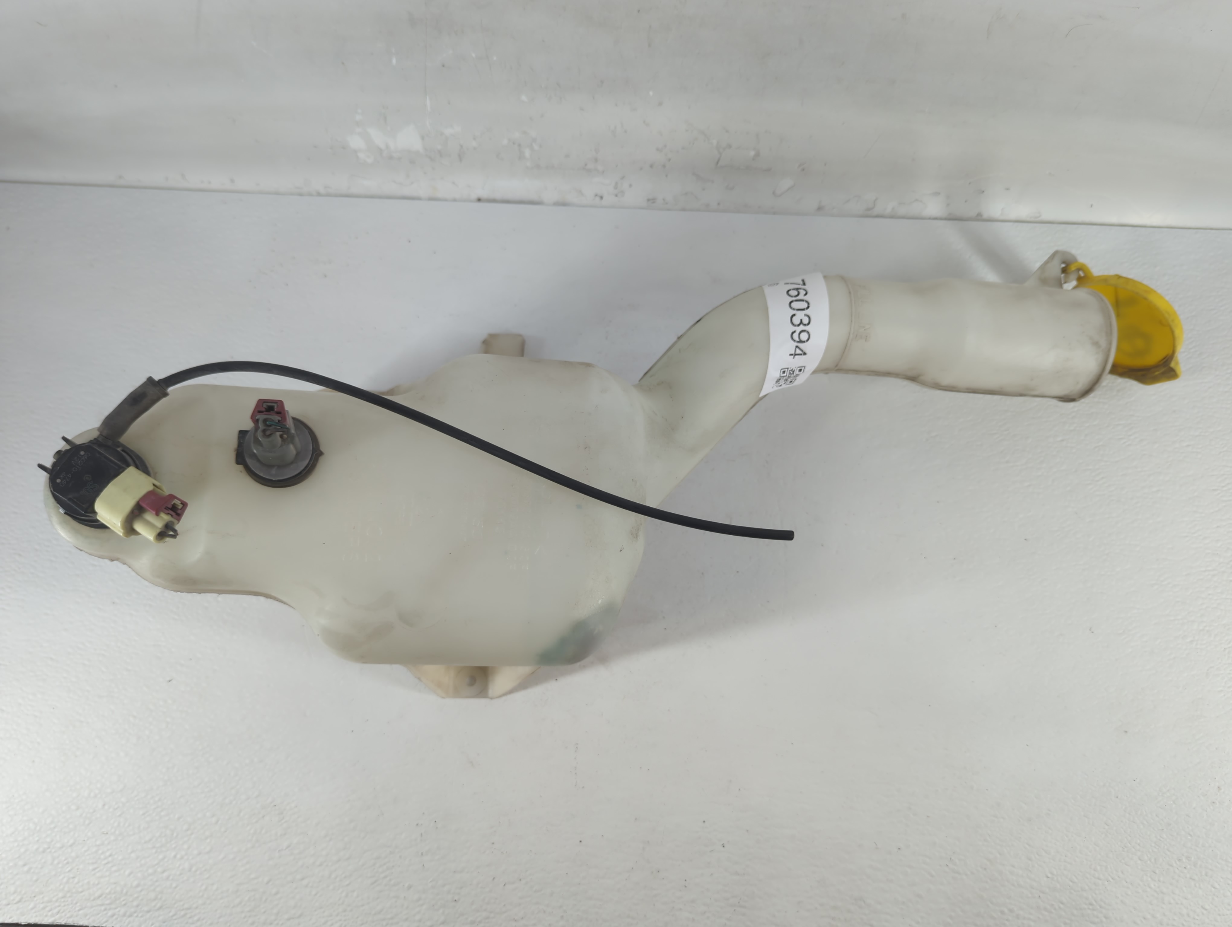 2006-2010 Dodge Charger Windshield Washer Fluid Reservoir Bottle Oem 760394 - Oemusedautoparts1.com