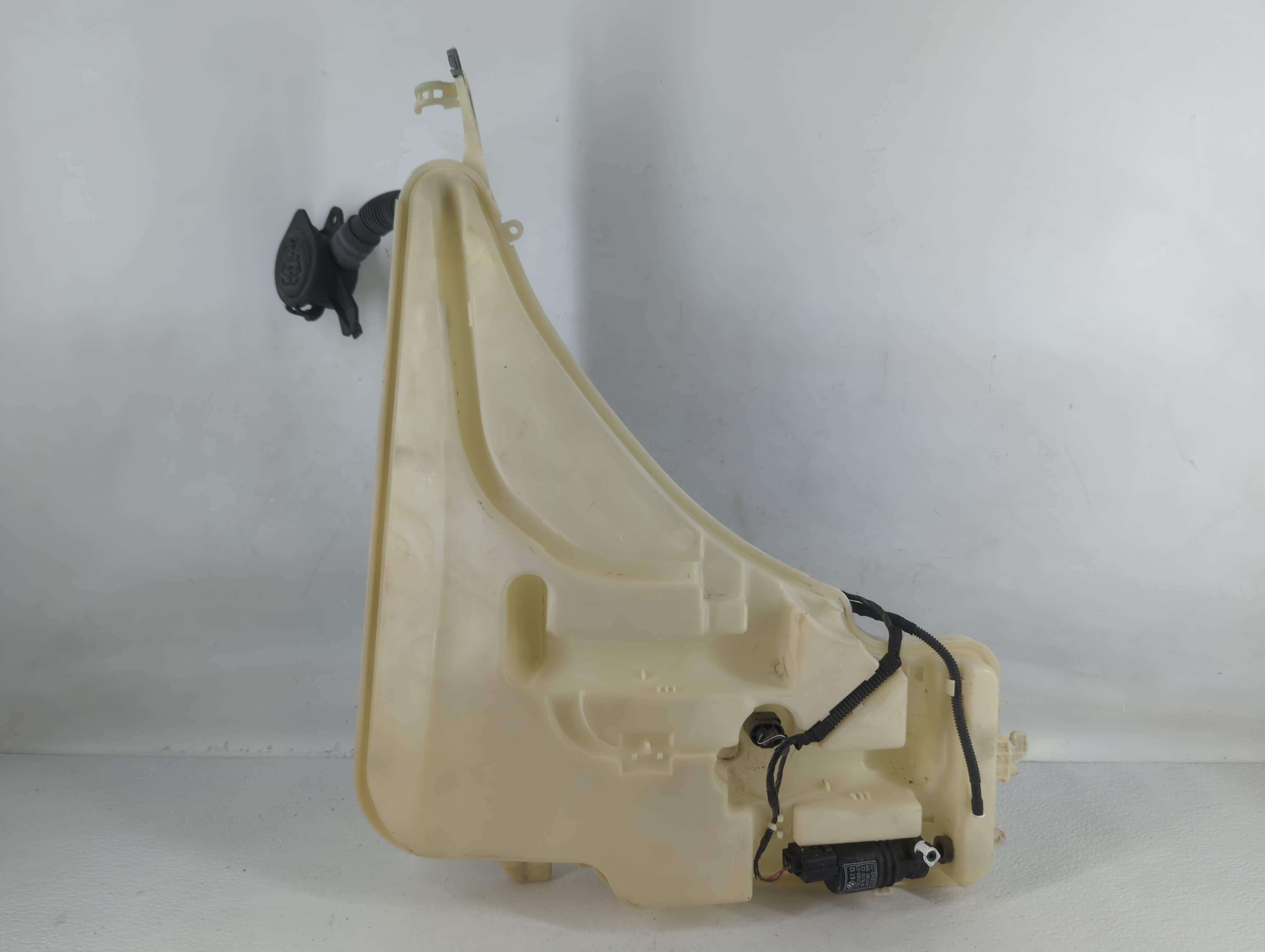 2015 Bmw 320i Windshield Washer Fluid Reservoir Bottle Oem 760405 - Oemusedautoparts1.com