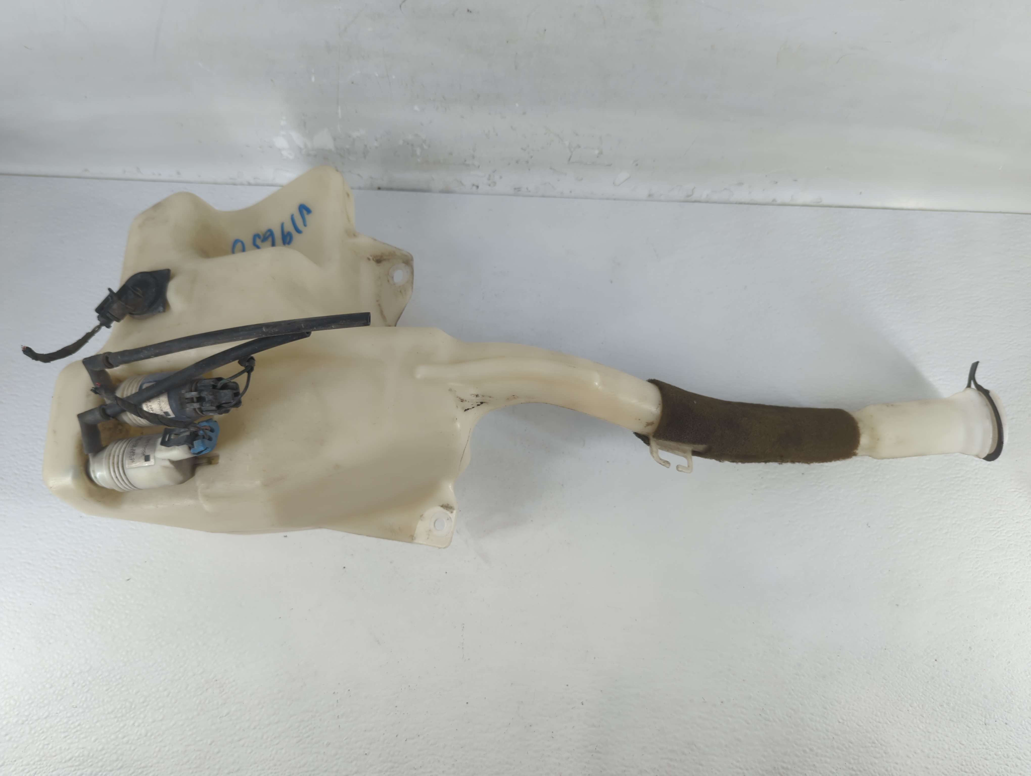 Picture of 2007-2009 Gmc Acadia Windshield Washer Fluid Reservoir Bottle Oem 760406