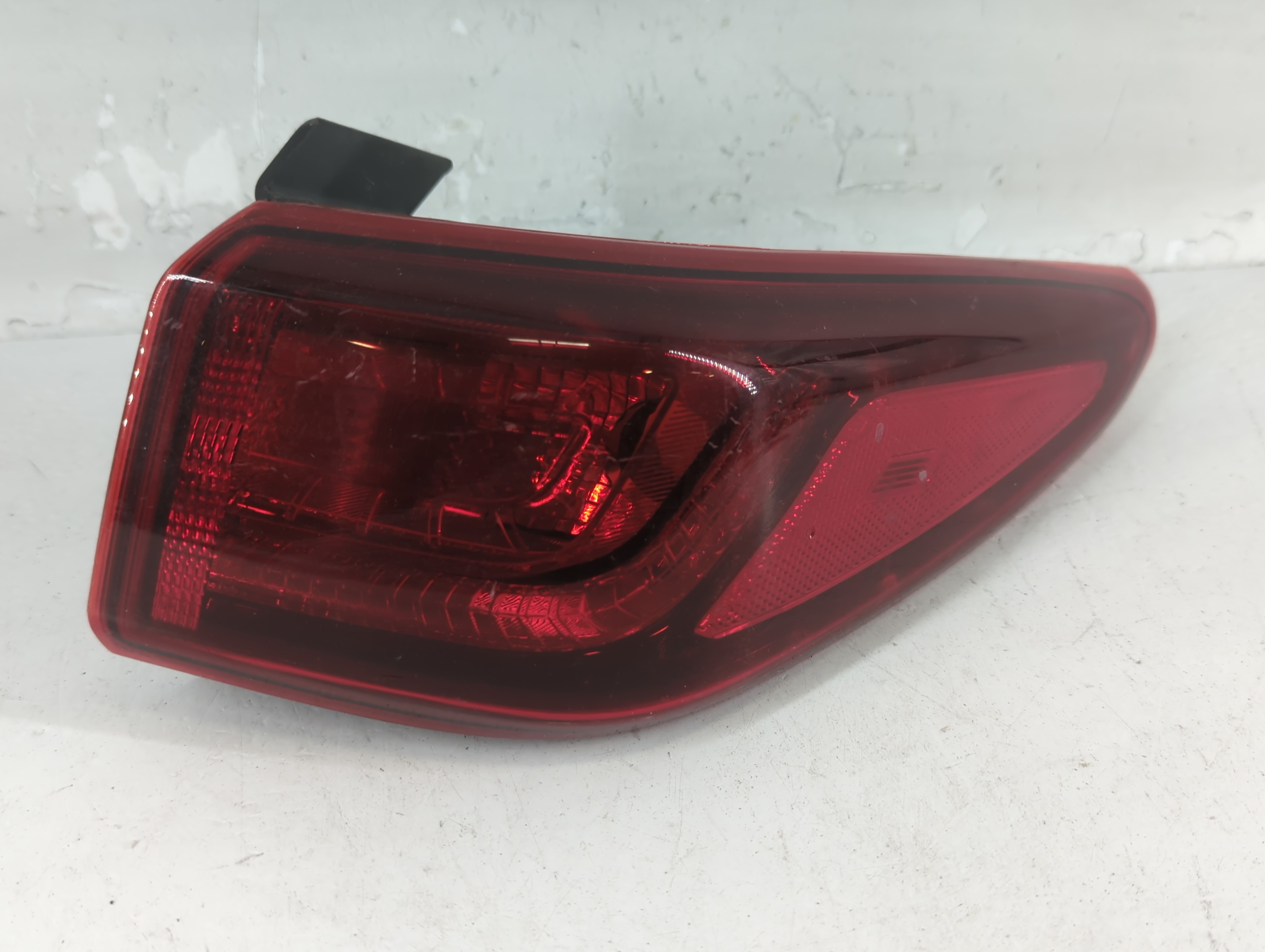 Picture of 2018-2021 Hyundai Kona Passenger Right Side Tail Light Taillight Oem 760653