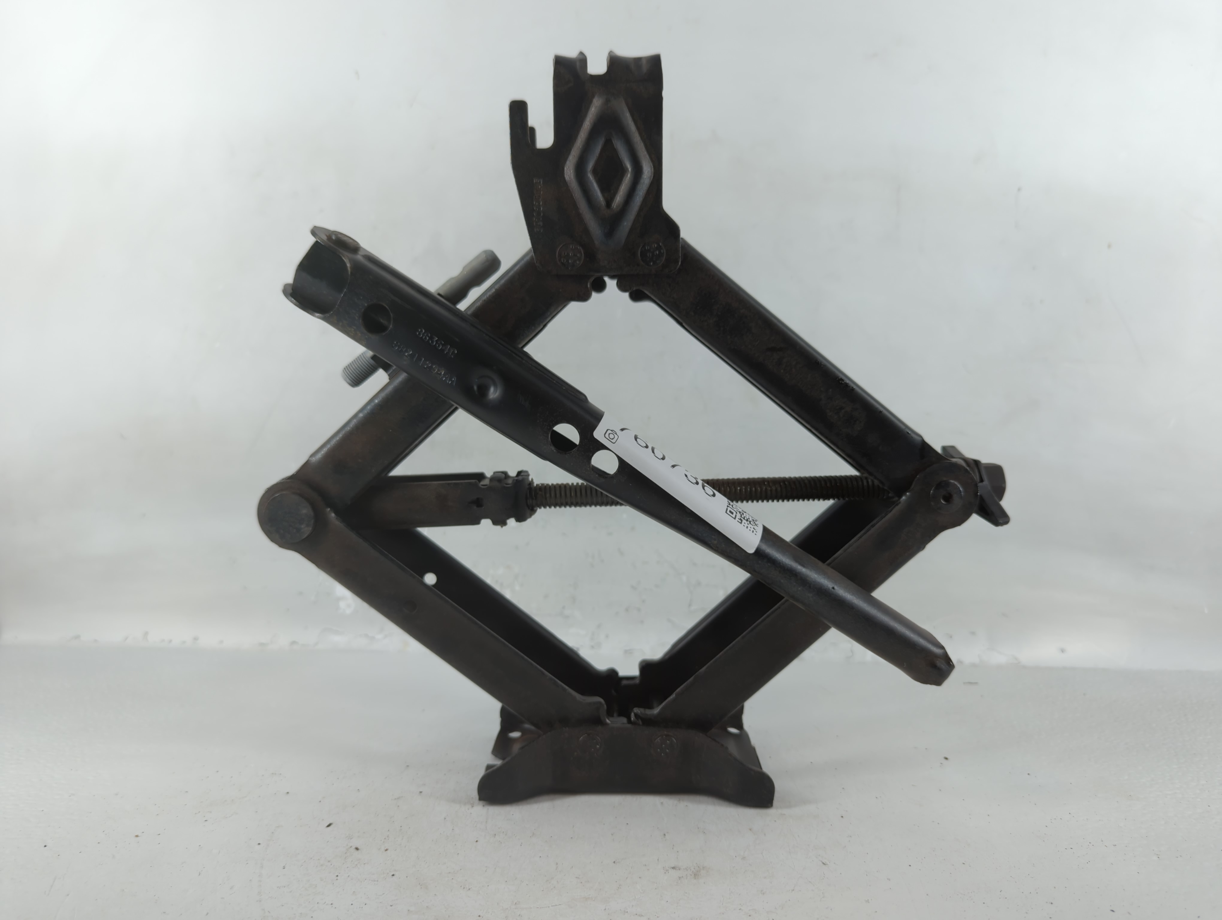 2016 Jeep Cherokee Spare Scissor Car Jack 760736 - Oemusedautoparts1.com