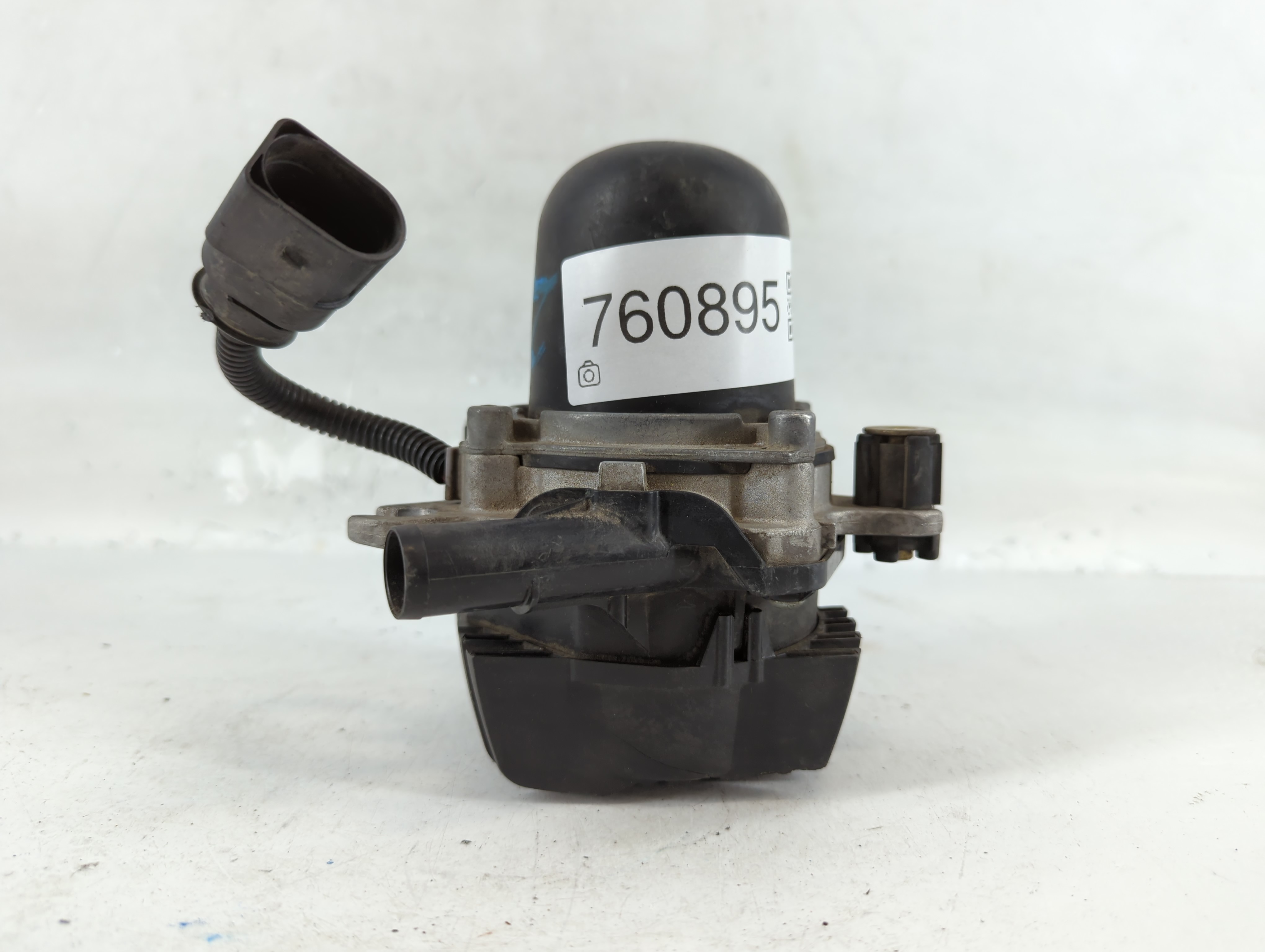 2003-2006 Porsche Cayenne Air Injection Pump Smog 760895 - Oemusedautoparts1.com