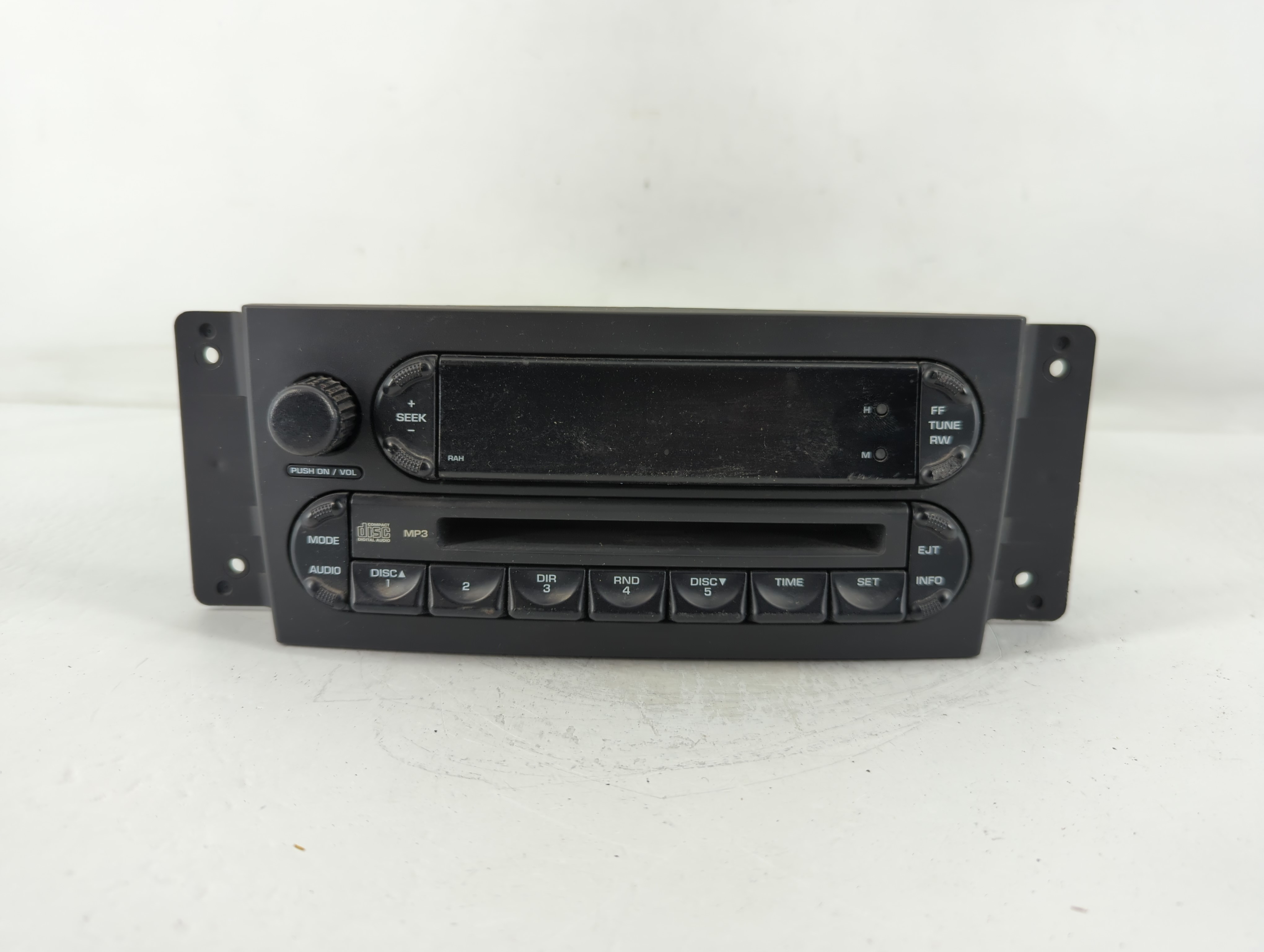 2004-2008 Chrysler Pacifica Am Fm Cd Player Radio Receiver 761141 - Oemusedautoparts1.com