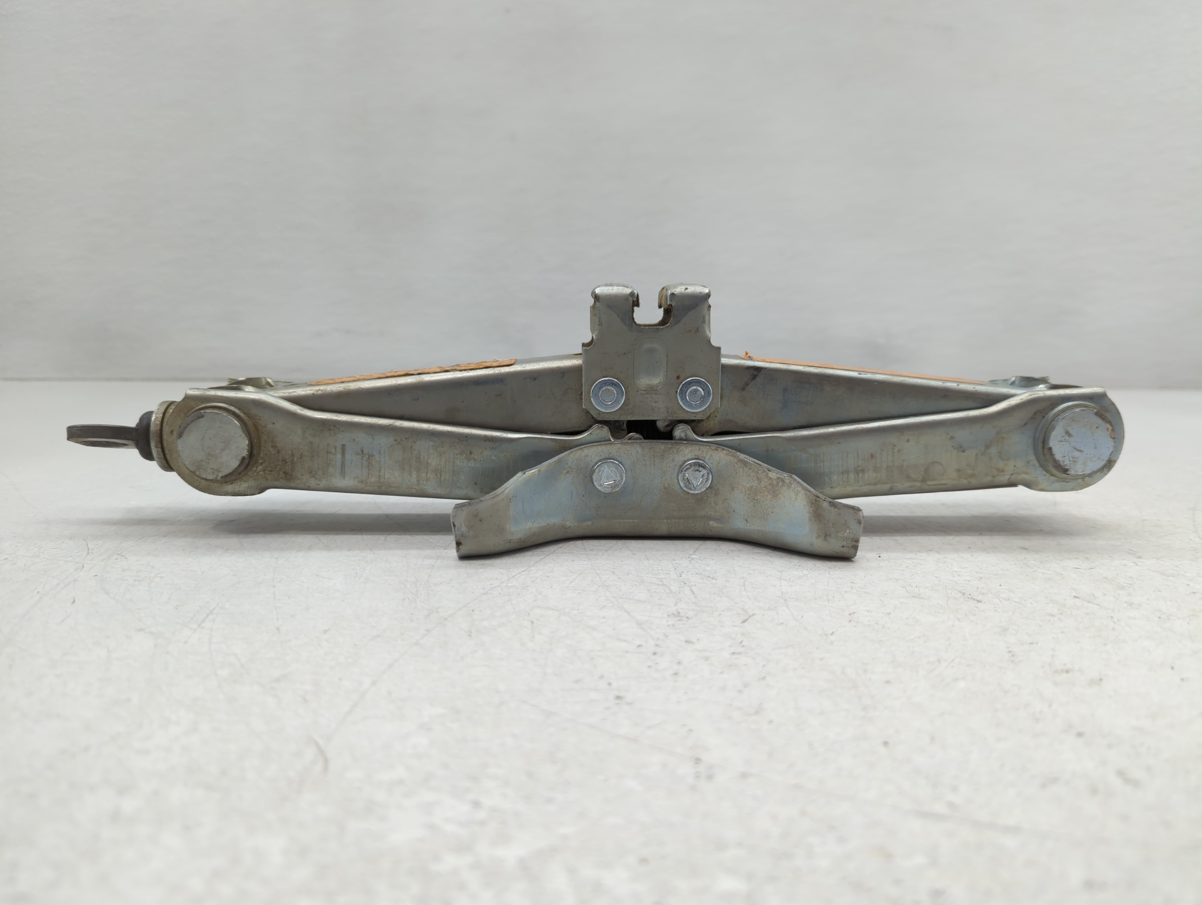 2016 Infiniti Qx50 Spare Scissor Car Jack 761390 - Oemusedautoparts1.com