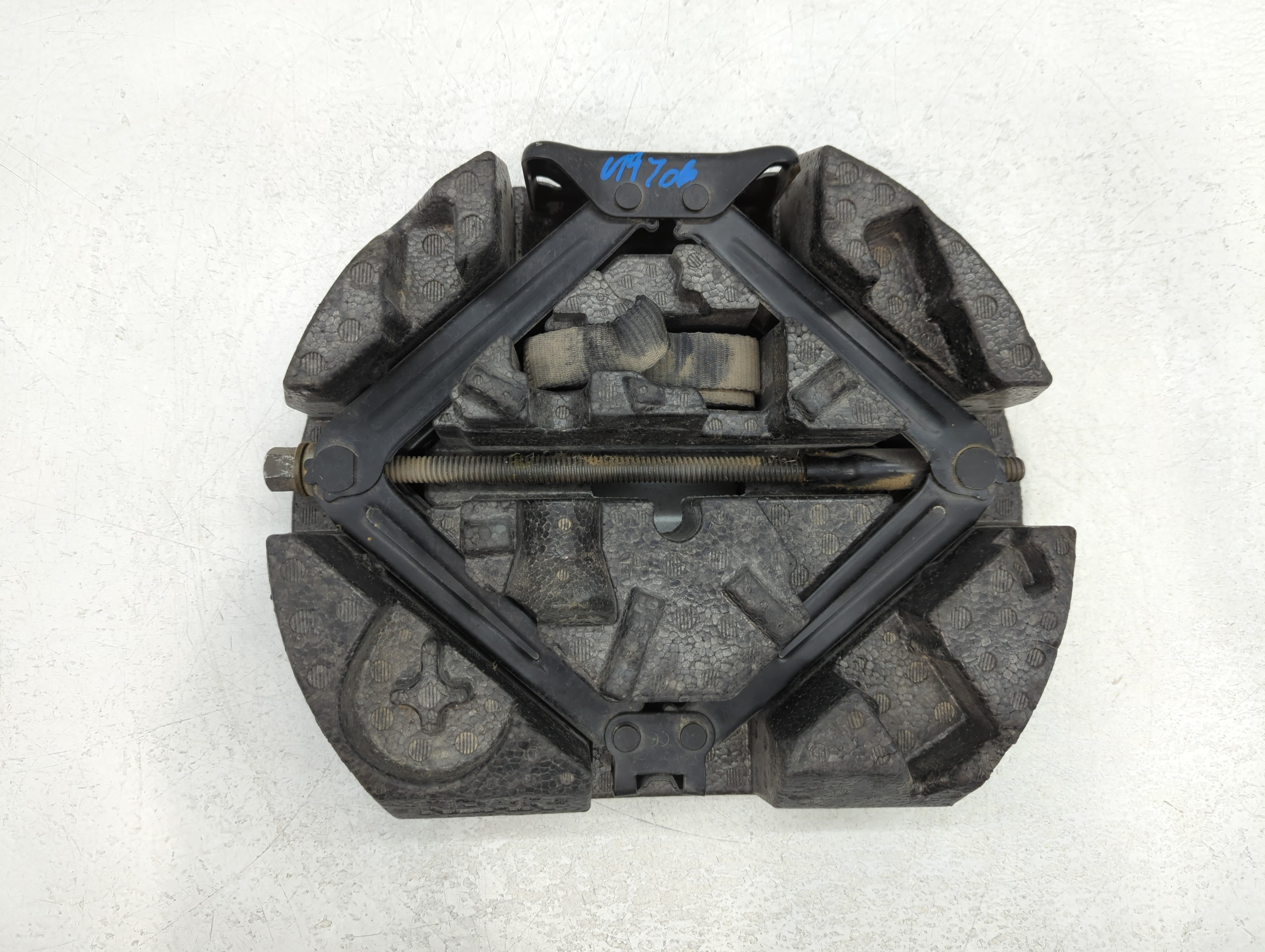 2019 Chevrolet Equinox Spare Scissor Car Jack 761408 - Oemusedautoparts1.com