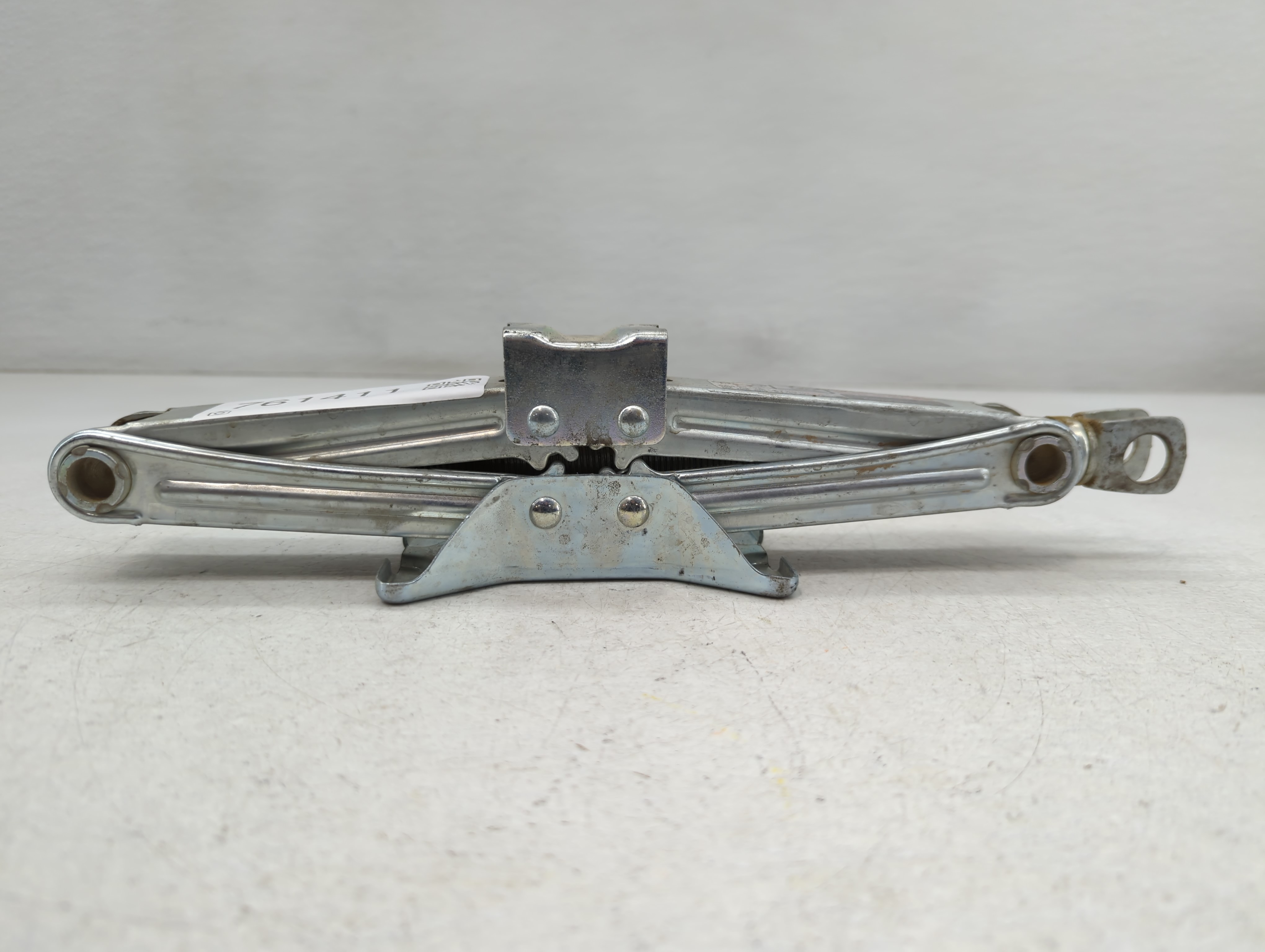Picture of 2010 Honda Insight Spare Scissor Car Jack 761411
