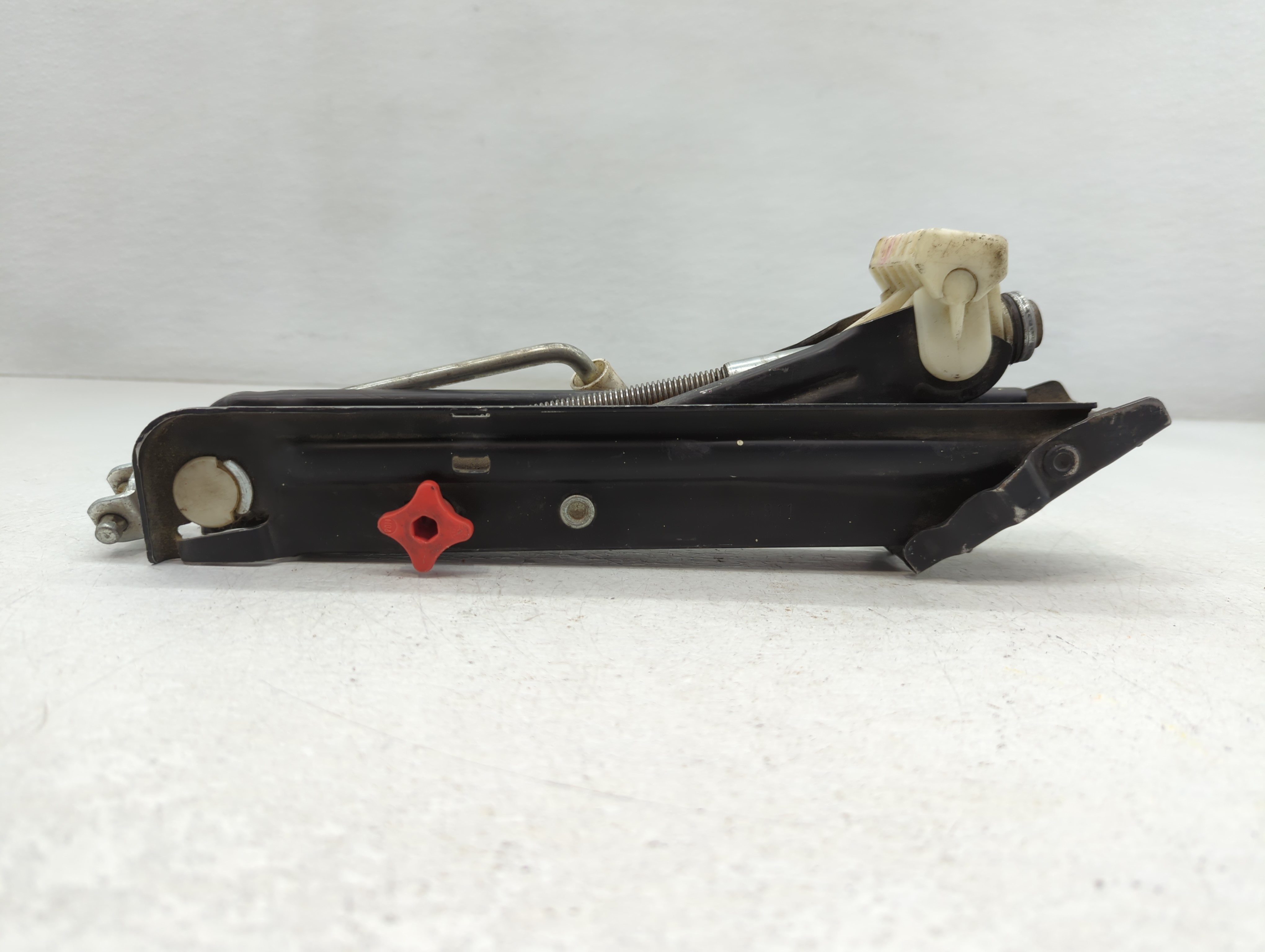 2007 Toyota Avalon Spare Scissor Car Jack 761414 - Oemusedautoparts1.com