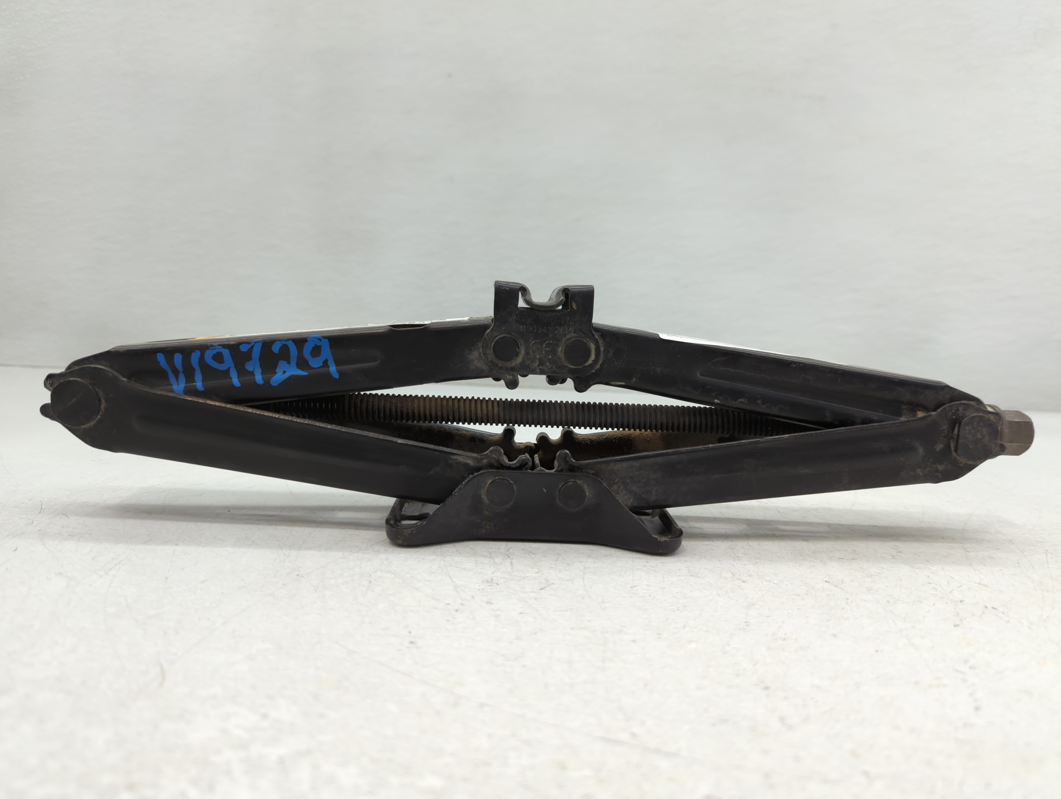 2020 Chevrolet Trax Spare Scissor Car Jack 761415 - Oemusedautoparts1.com