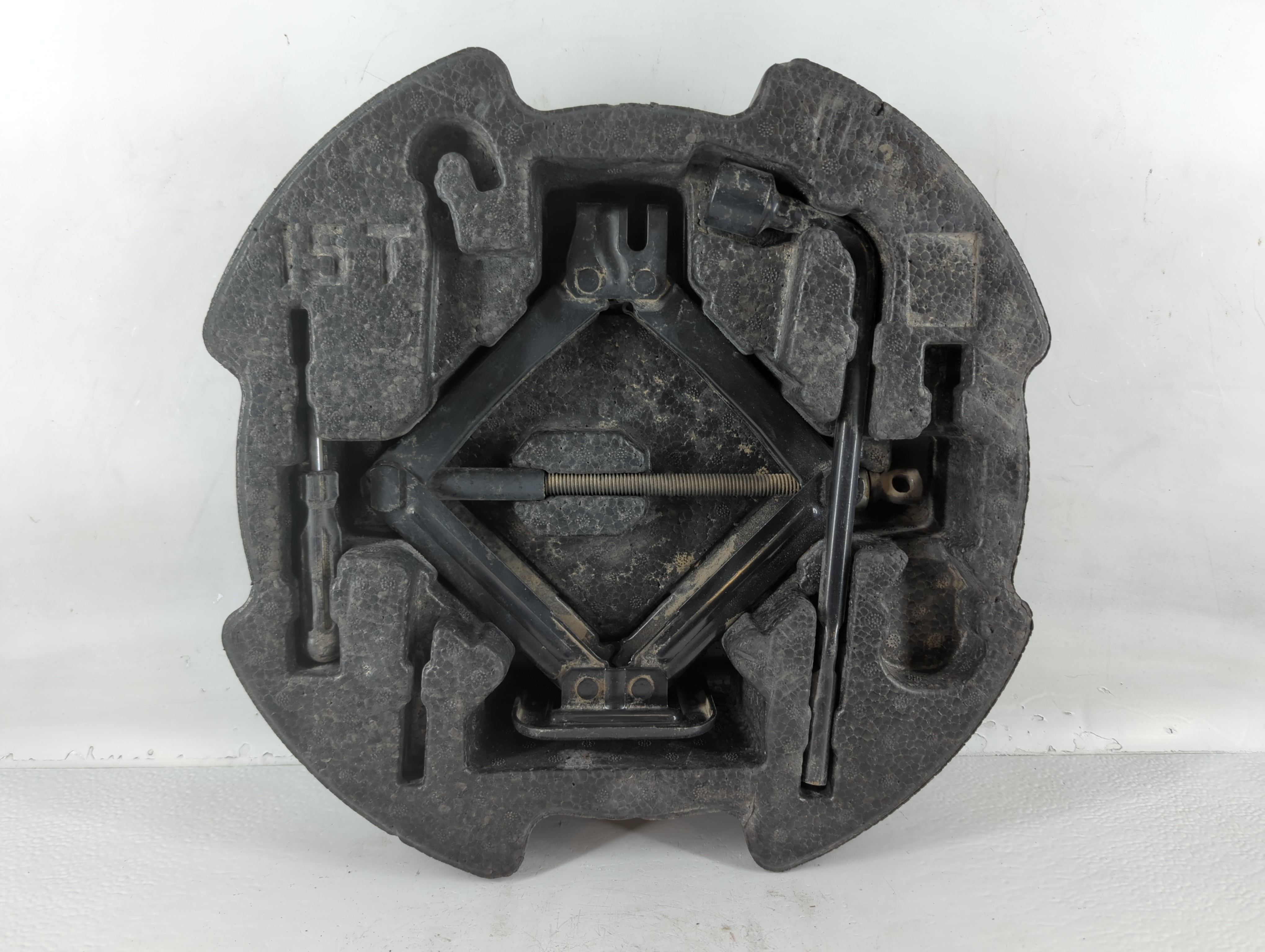 2018 Hyundai Elantra Spare Scissor Car Jack 761425 - Oemusedautoparts1.com