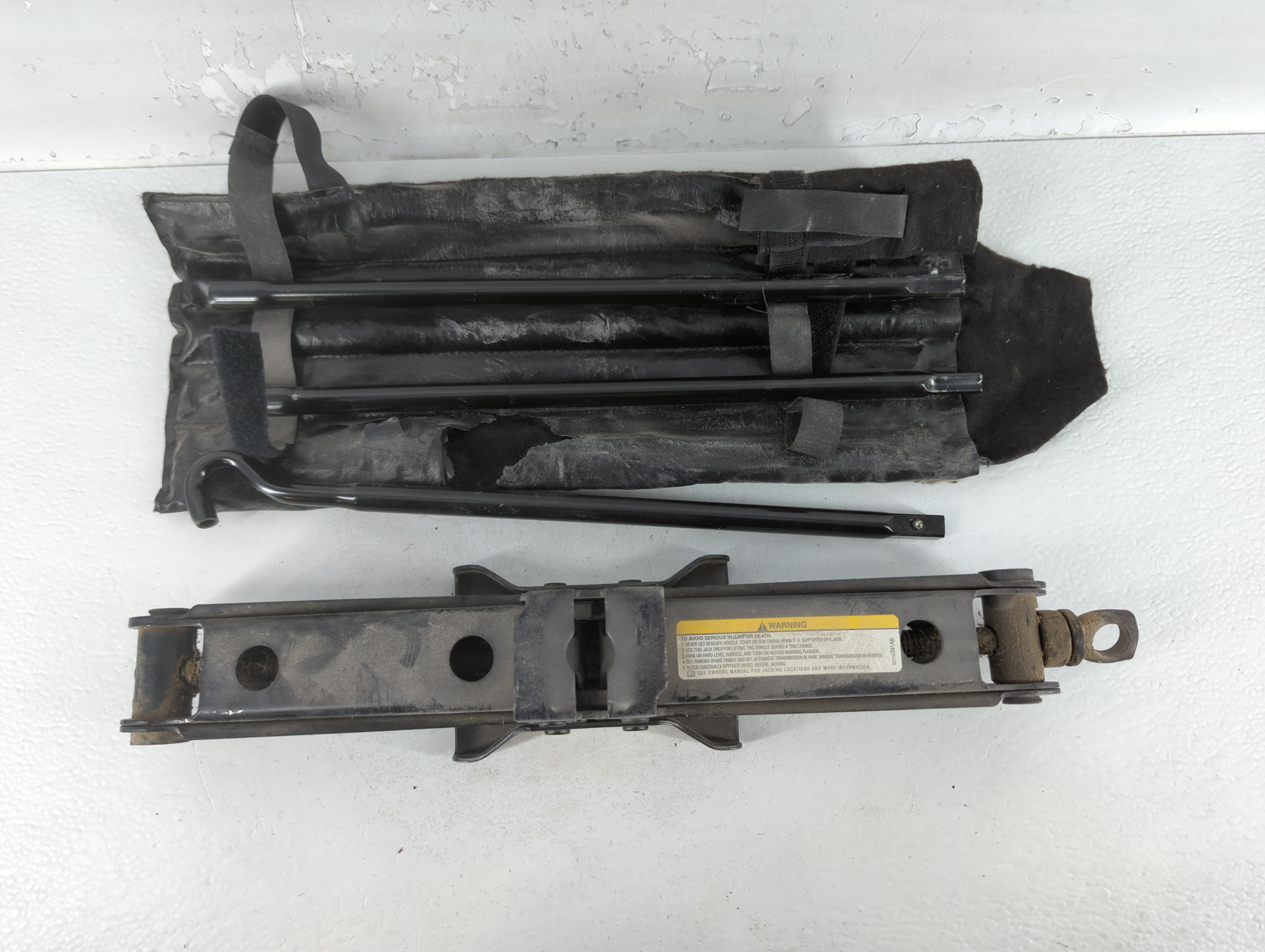 2019 Dodge Charger Spare Scissor Car Jack 761431 - Oemusedautoparts1.com
