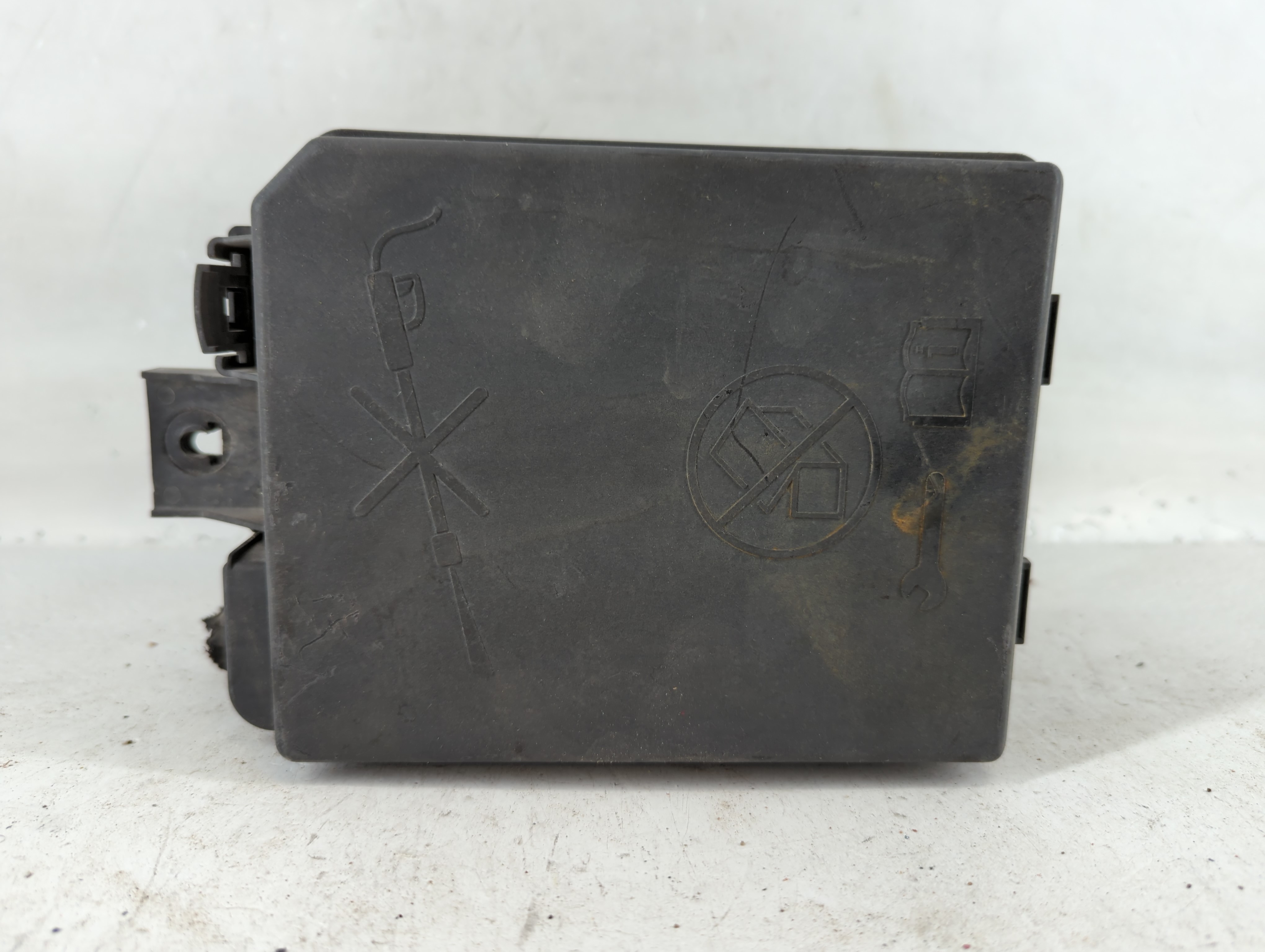 2015-2016 Buick Encore Fusebox Fuse Box Relay Module 95131337 761436 - Oemusedautoparts1.com