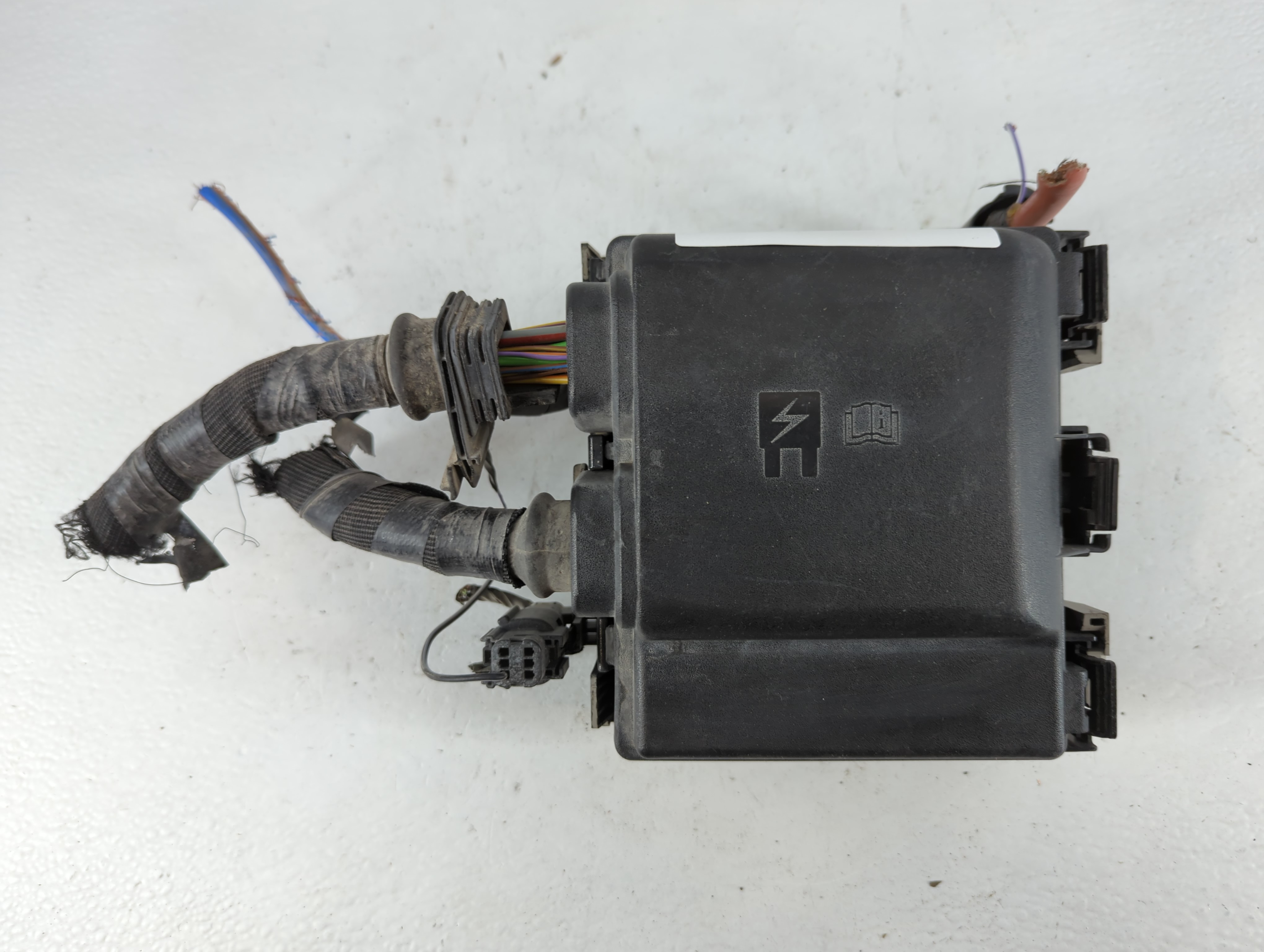2020-2020 Ford Escape Fusebox Fuse Box Relay Module Jx6t-14a094-ae 761450 - Oemusedautoparts1.com