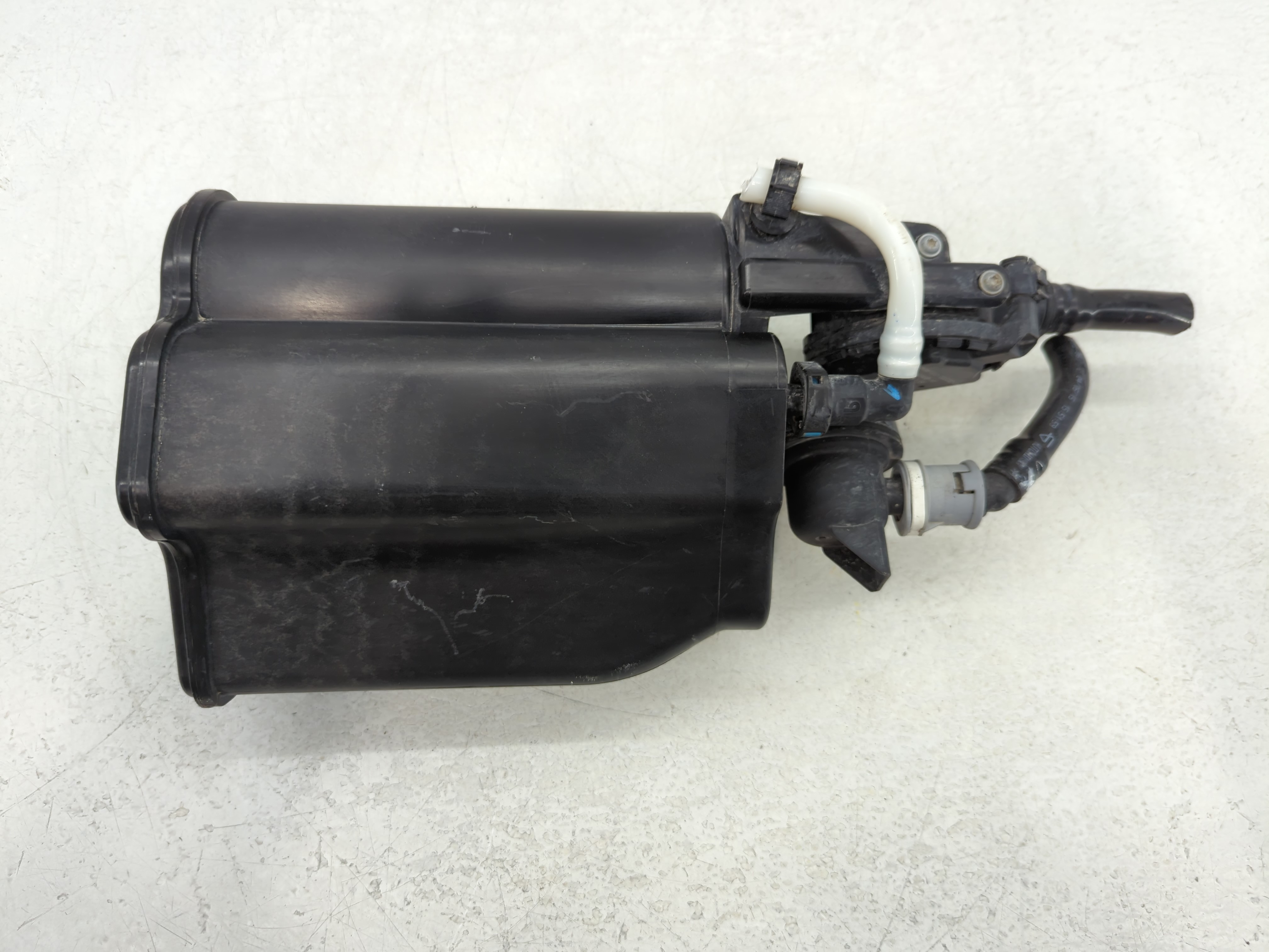 Picture of 2015 Bmw 320i Fuel Vapor Charcoal Canister 761755
