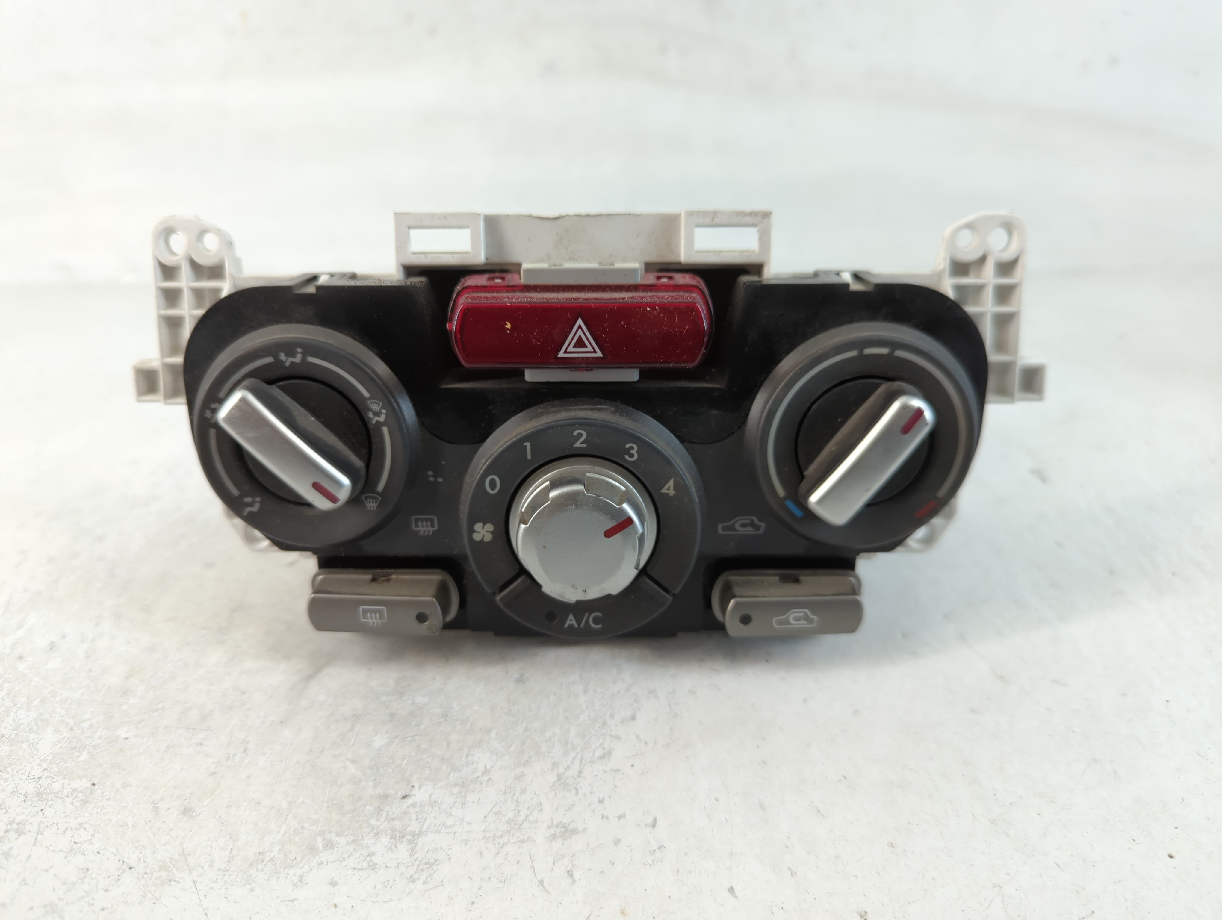 2013 Subaru Forester Ac Heater Climate Control 72311sc050 761828 - Oemusedautoparts1.com