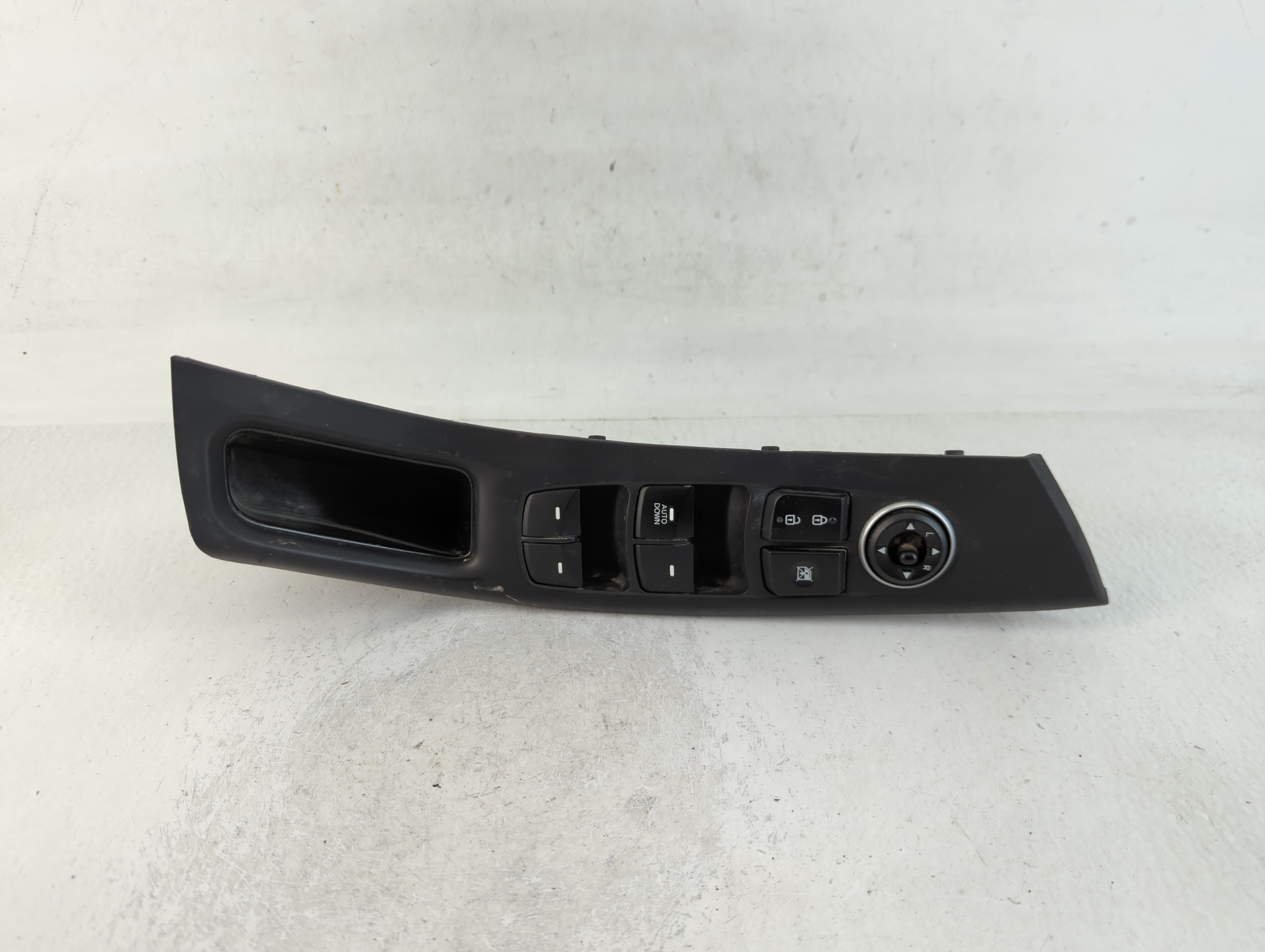 2014-2016 Hyundai Elantra Driver Left Door Master Power Window Switch 761835 - Oemusedautoparts1.com
