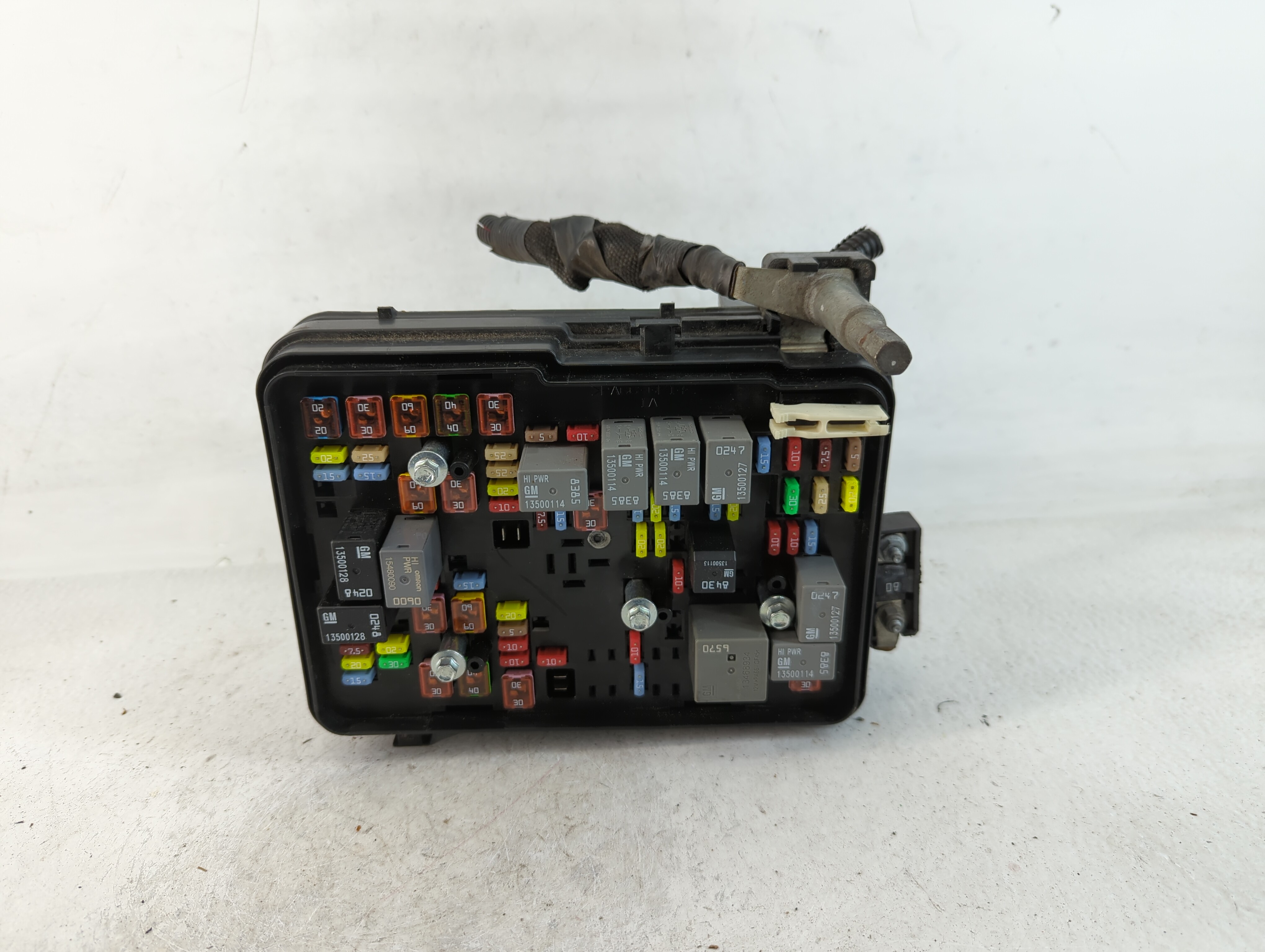 2016-2017 Chevrolet Equinox Fusebox Fuse Box Relay Module 84080470_01 761871 - Oemusedautoparts1.com