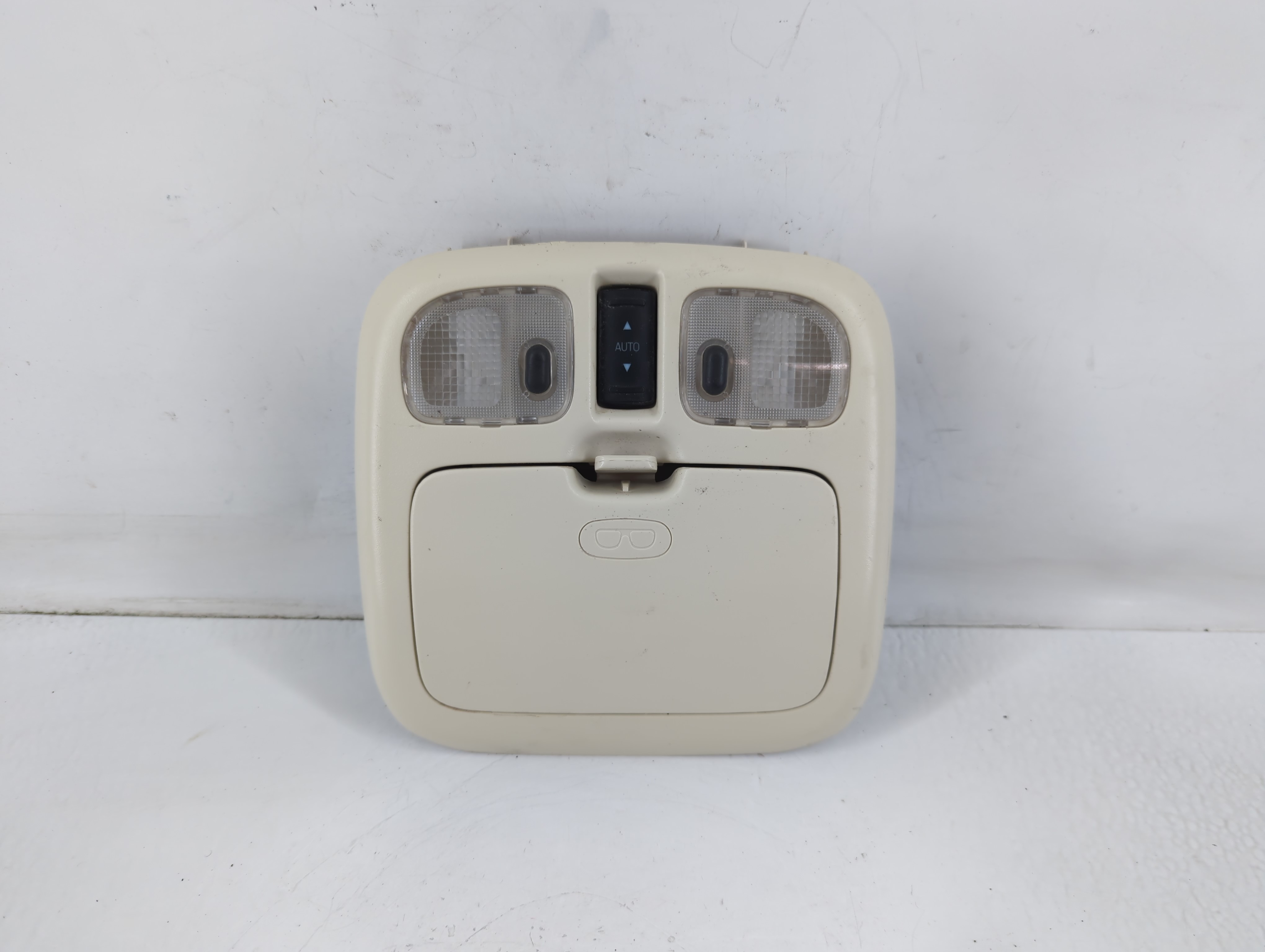 2010 Ford Escape Overhead Roof Console 761884 - Oemusedautoparts1.com