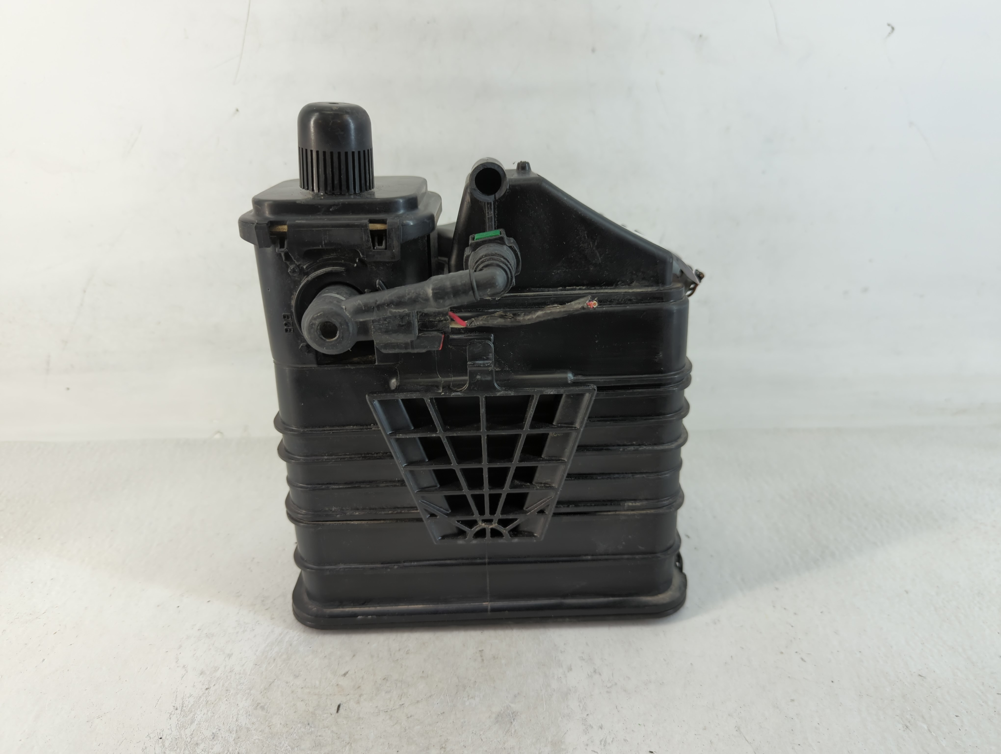 2013 Chevrolet Malibu Fuel Vapor Charcoal Canister 761889 - Oemusedautoparts1.com