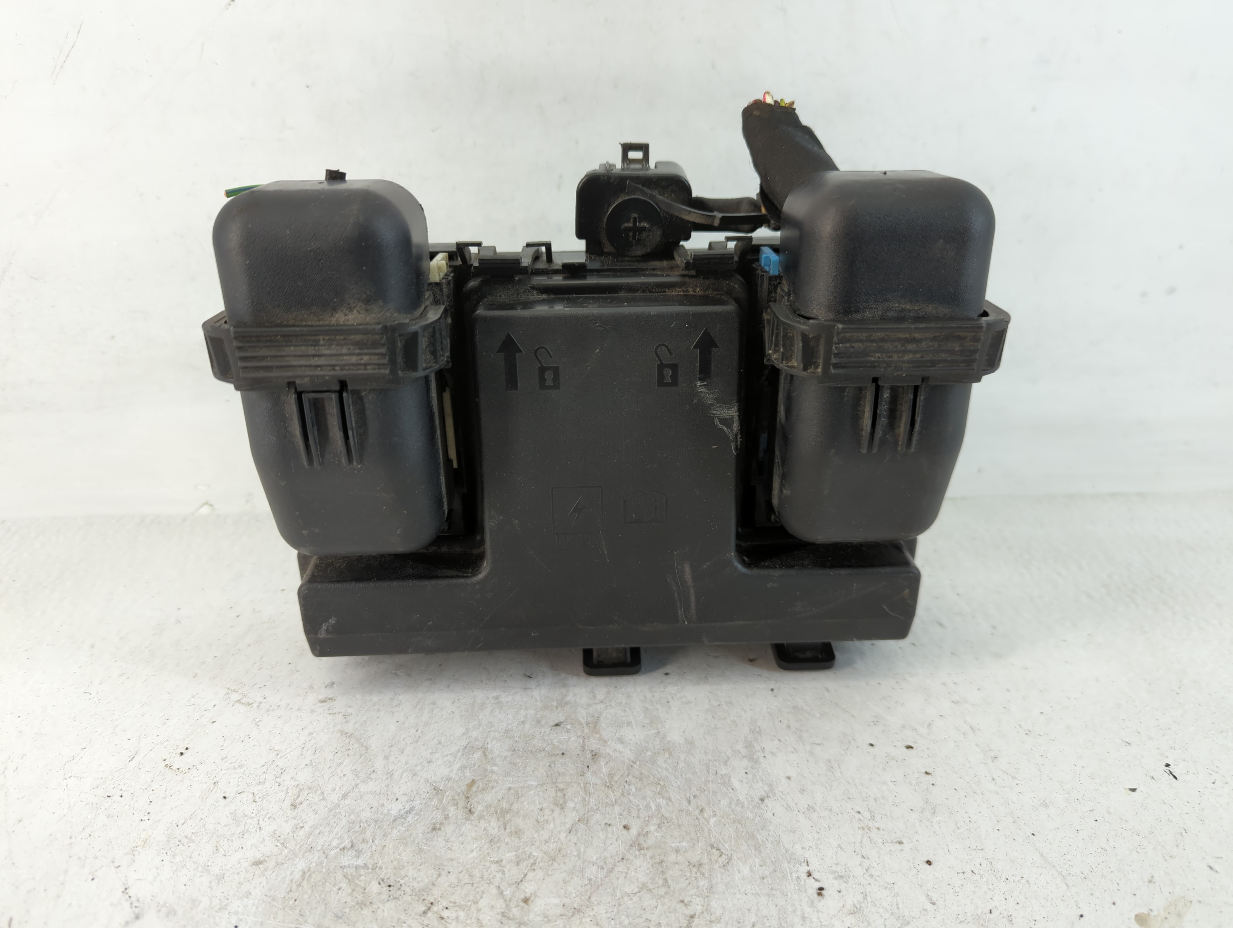 2017-2020 Lincoln Mkz Fusebox Fuse Box Relay Module G2gt14a075aa 761975 - Oemusedautoparts1.com