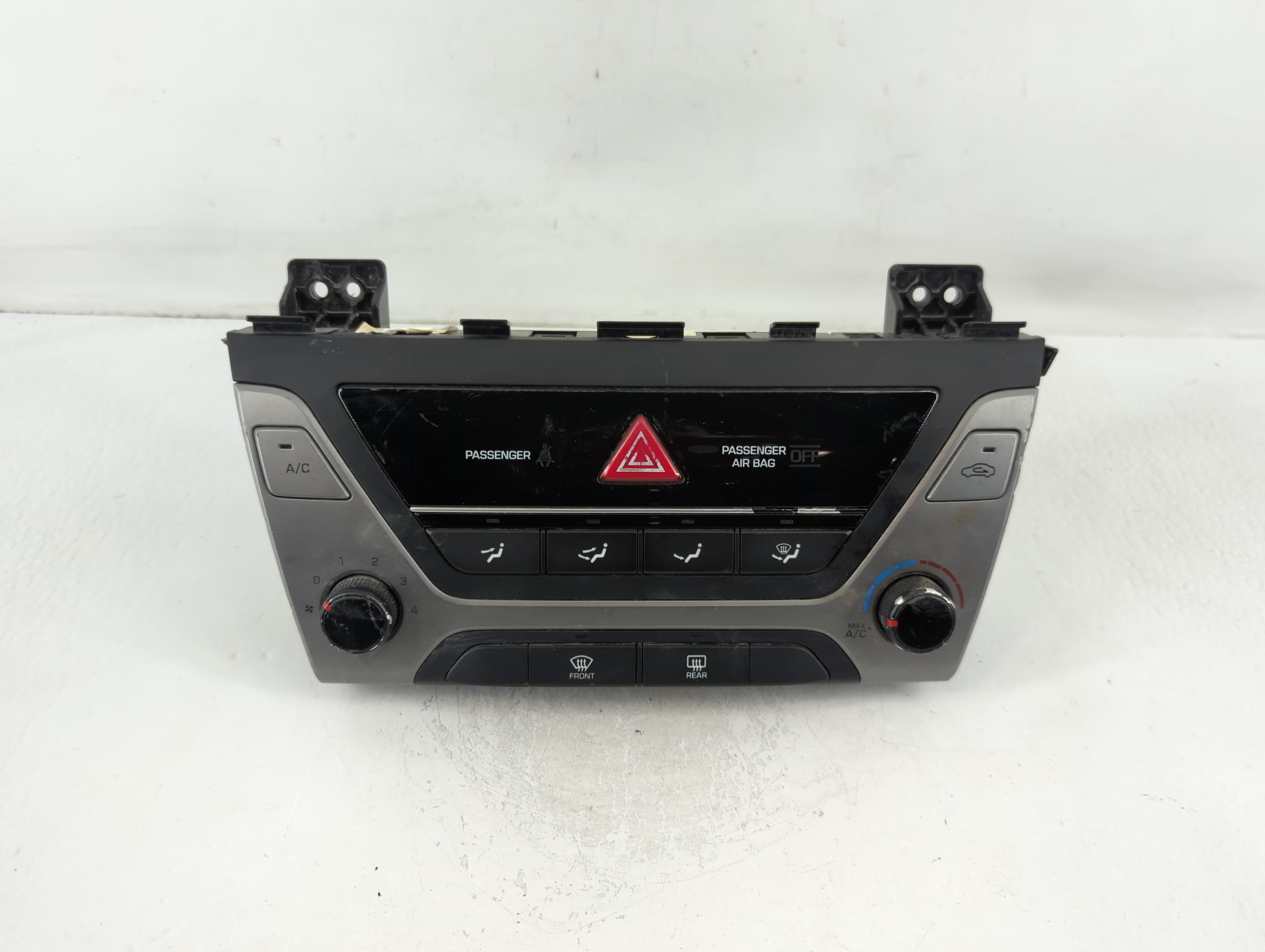 2017-2018 Hyundai Elantra Ac Heater Climate Control 97250-f2xxx 761988 - Oemusedautoparts1.com