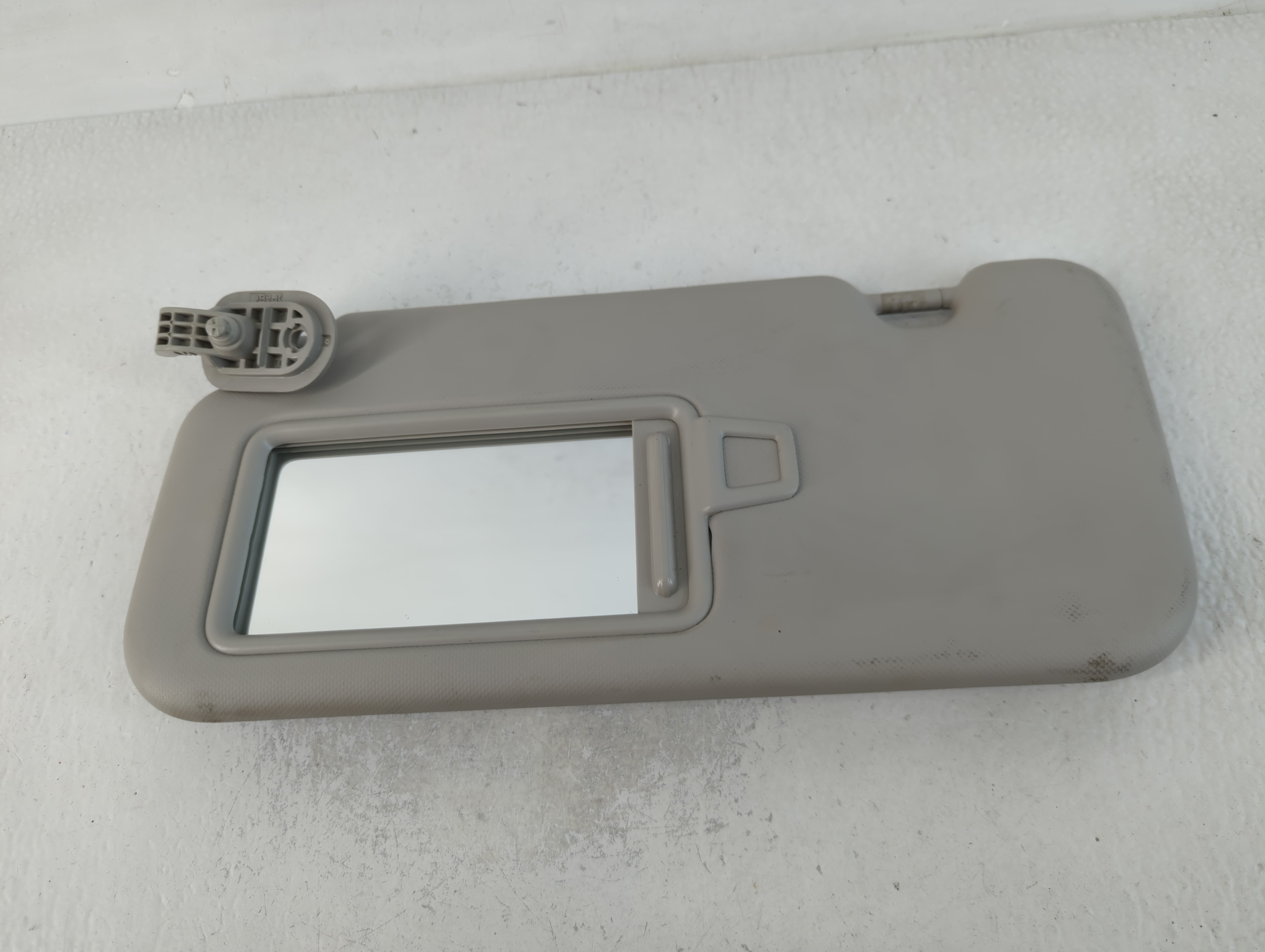 2020-2020 Hyundai Venue Driver Sun Visor Mirror Left Sunvisor Grey 762038 - Oemusedautoparts1.com