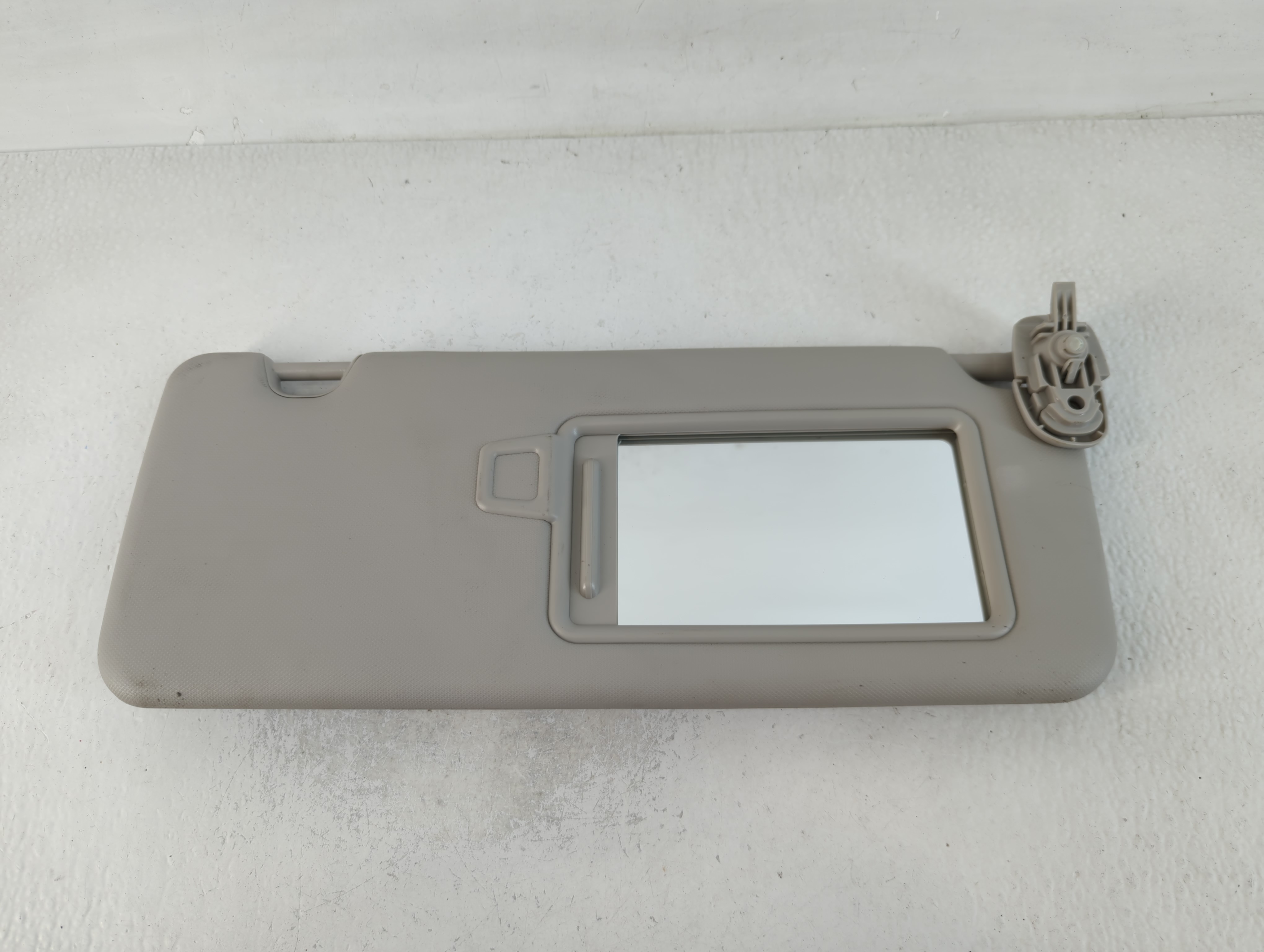 2022-2022 Hyundai Tucson Passenger Sun Visor Mirror Right Sunvisor Grey 762039 - Oemusedautoparts1.com
