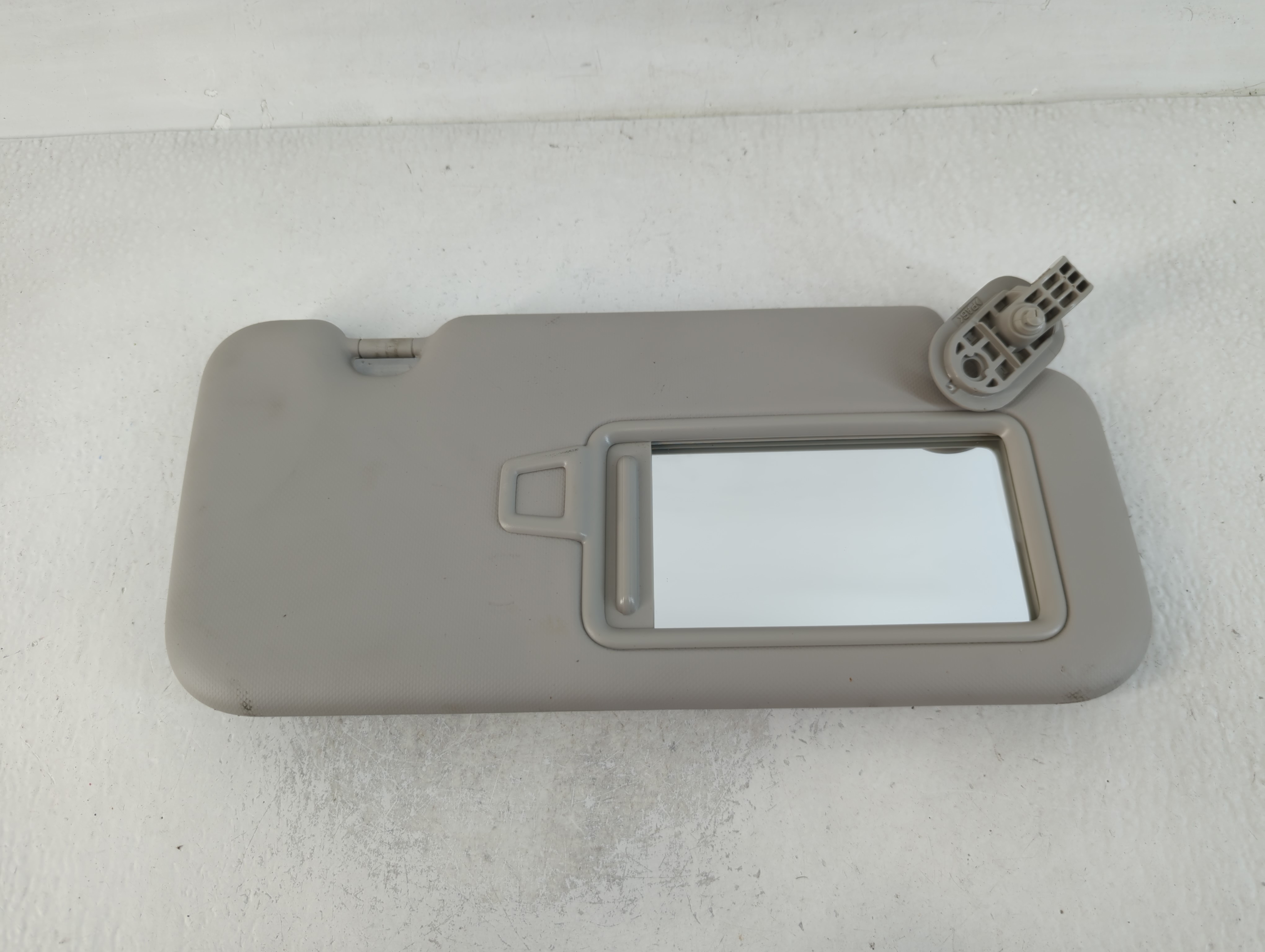 2020-2020 Hyundai Venue Passenger Sun Visor Mirror Right Sunvisor Grey 762043 - Oemusedautoparts1.com