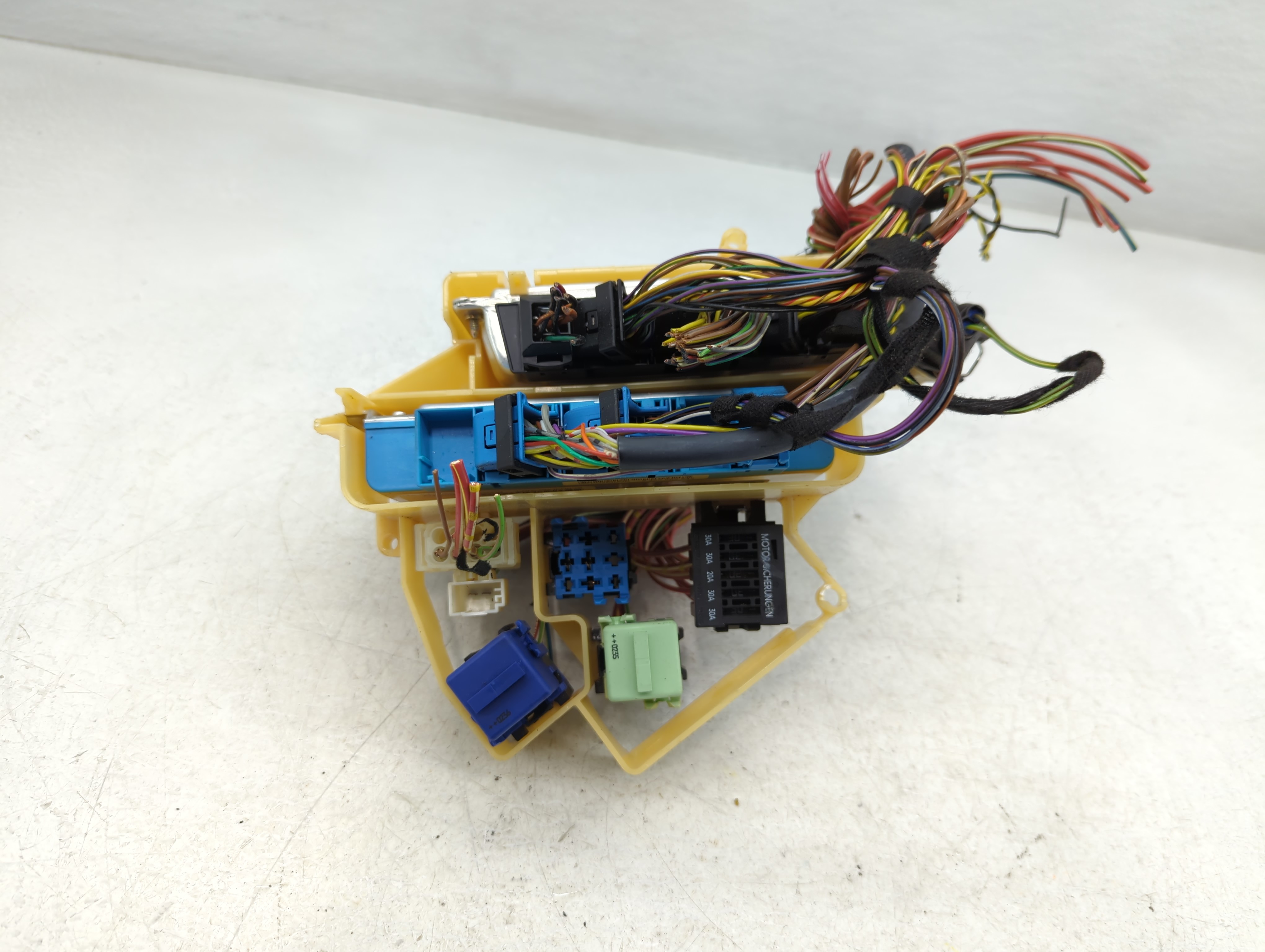 Picture of 2001-2005 Bmw 330i Fusebox Fuse Box Relay Module 0 260 002 642 762079