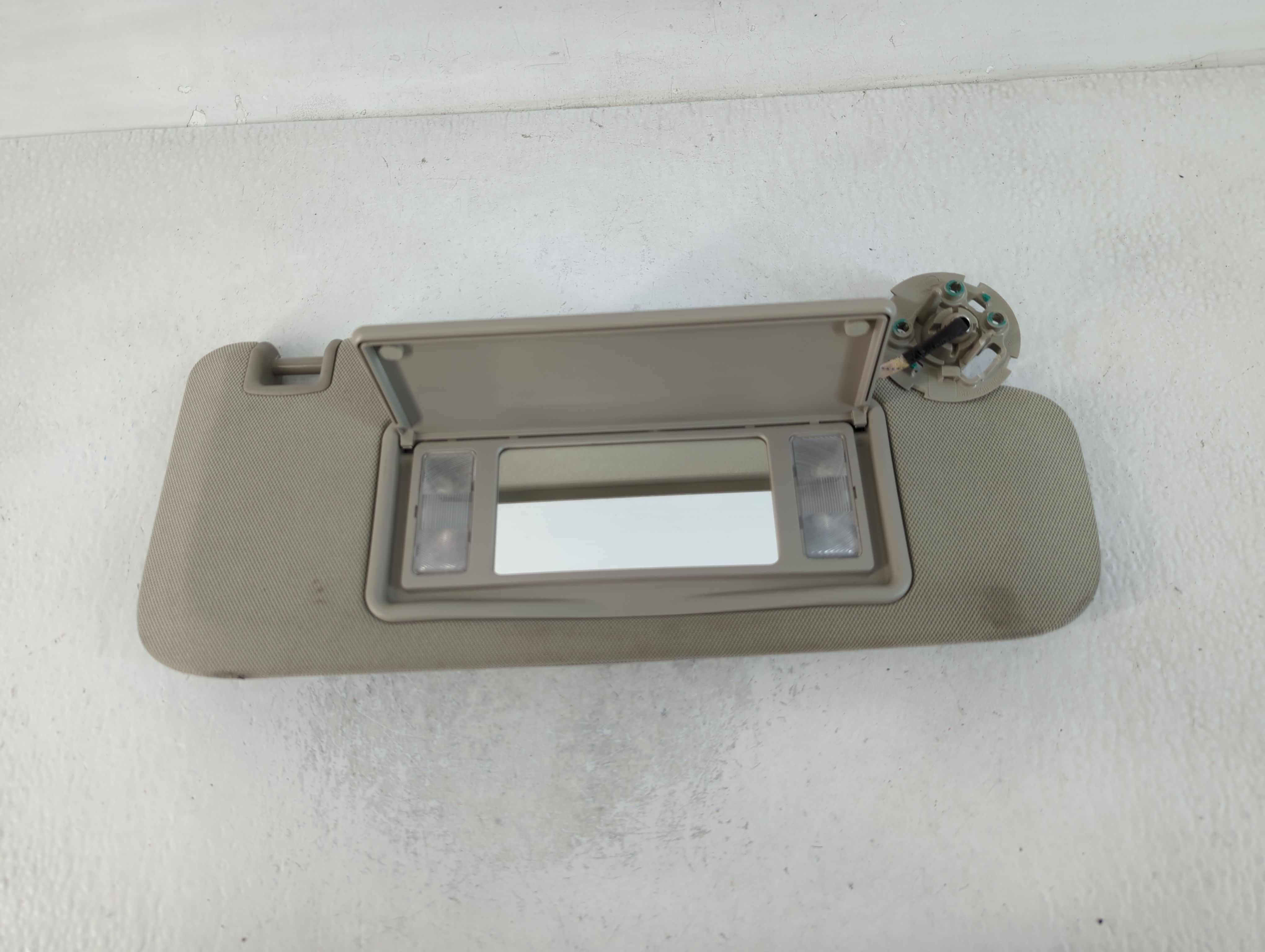 2016-2020 Buick Envision Passenger Sun Visor Mirror Right Sunvisor Grey 762097 - Oemusedautoparts1.com