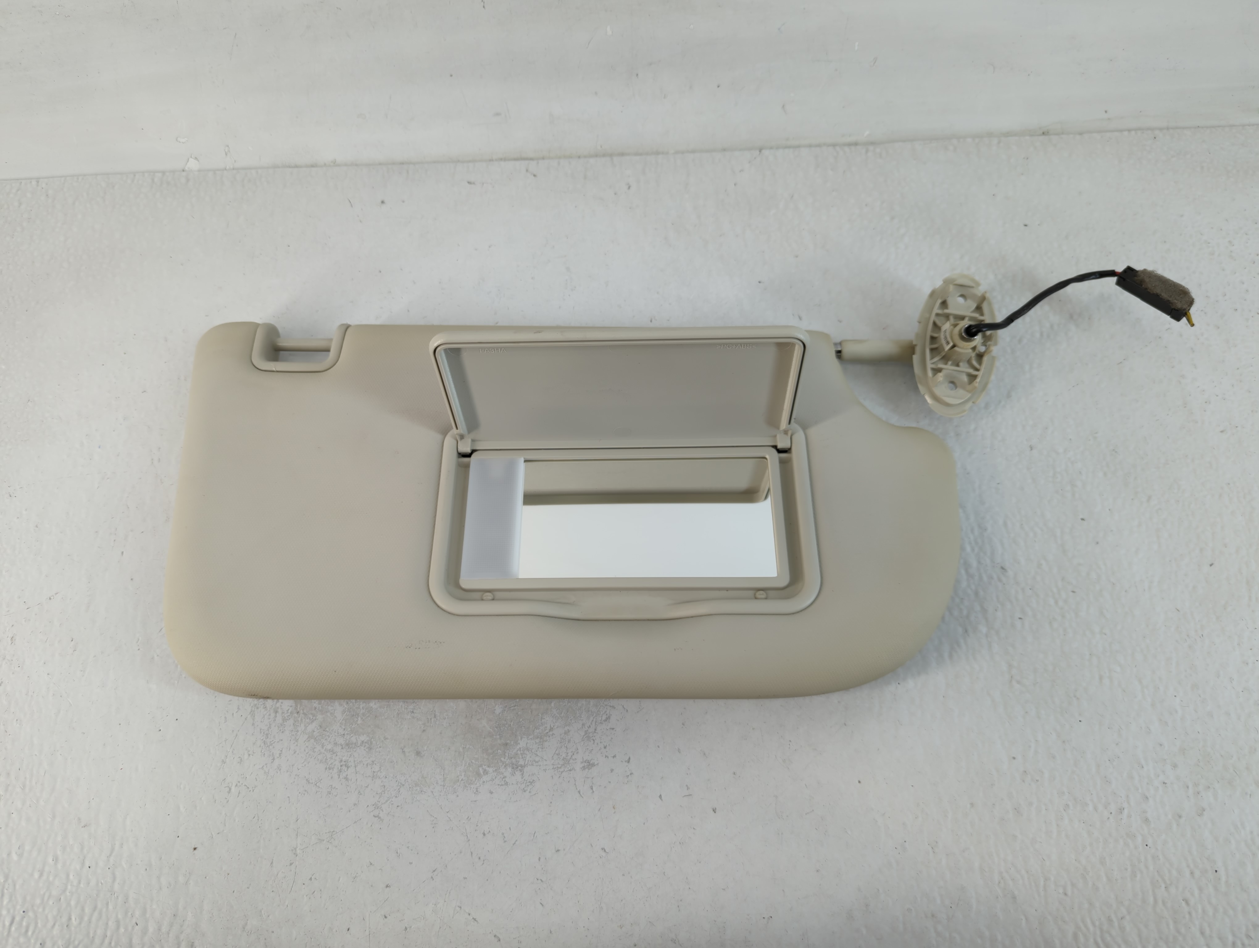 2013-2019 Ford Escape Passenger Sun Visor Mirror Right Sunvisor Ivory 762099 - Oemusedautoparts1.com