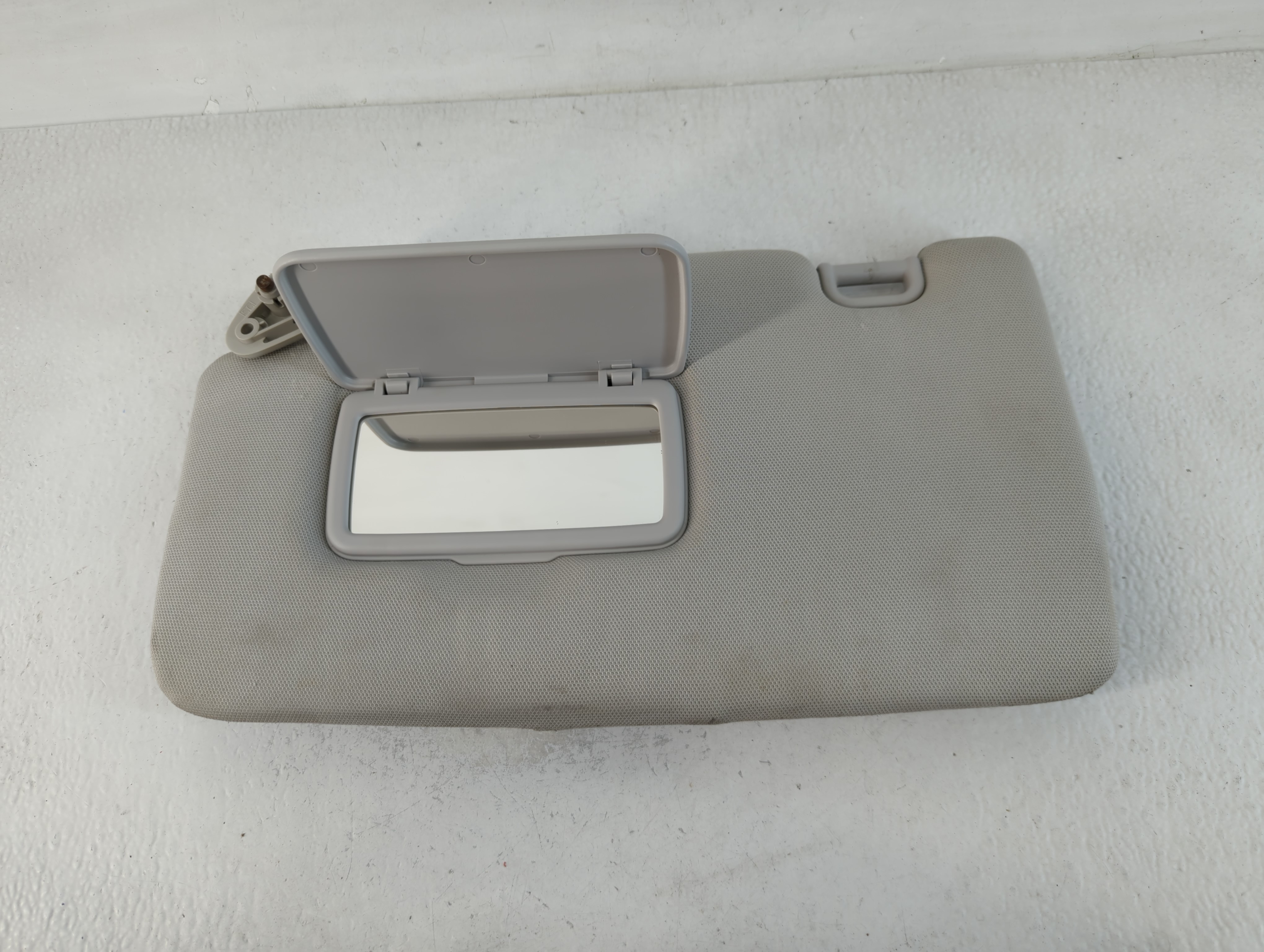 2014 Subaru Forester Driver Sun Visor Mirror Left Sunvisor Grey 762104 - Oemusedautoparts1.com