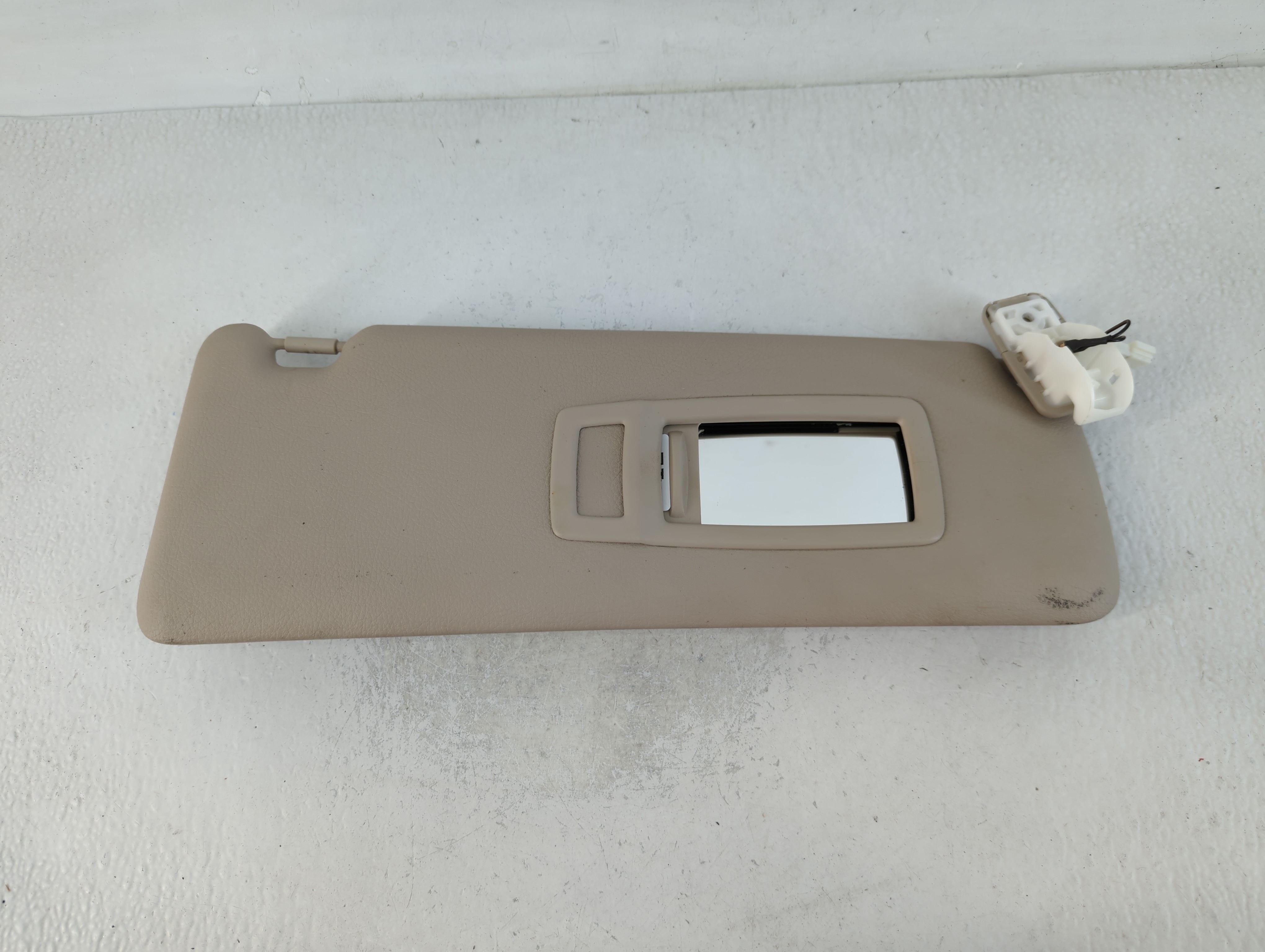 2012-2016 Bmw 328i Passenger Sun Visor Mirror Right Sunvisor Beige 762143 - Oemusedautoparts1.com
