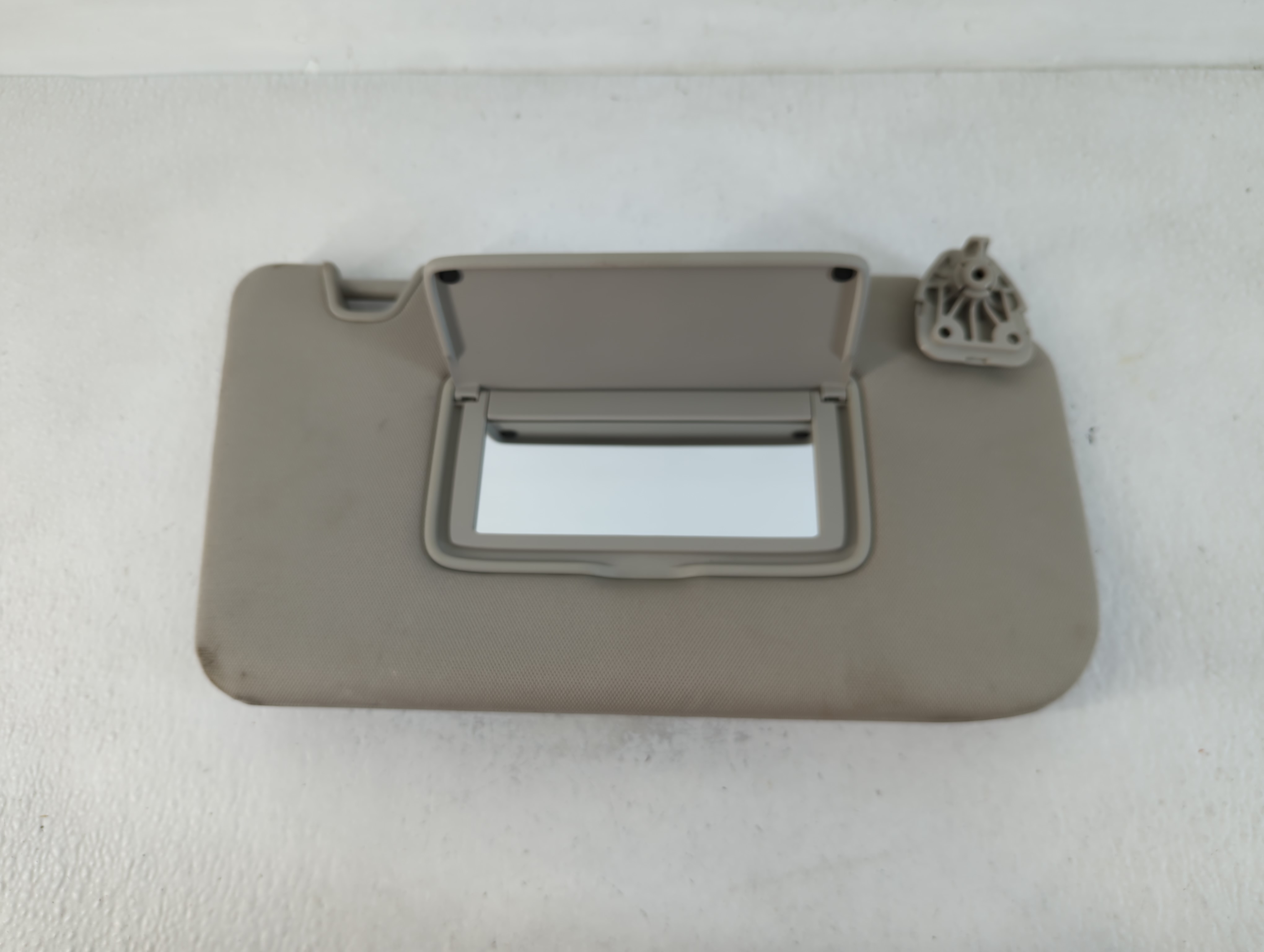 2018 Nissan Rogue Passenger Sun Visor Mirror Right Sunvisor Grey 762146 - Oemusedautoparts1.com