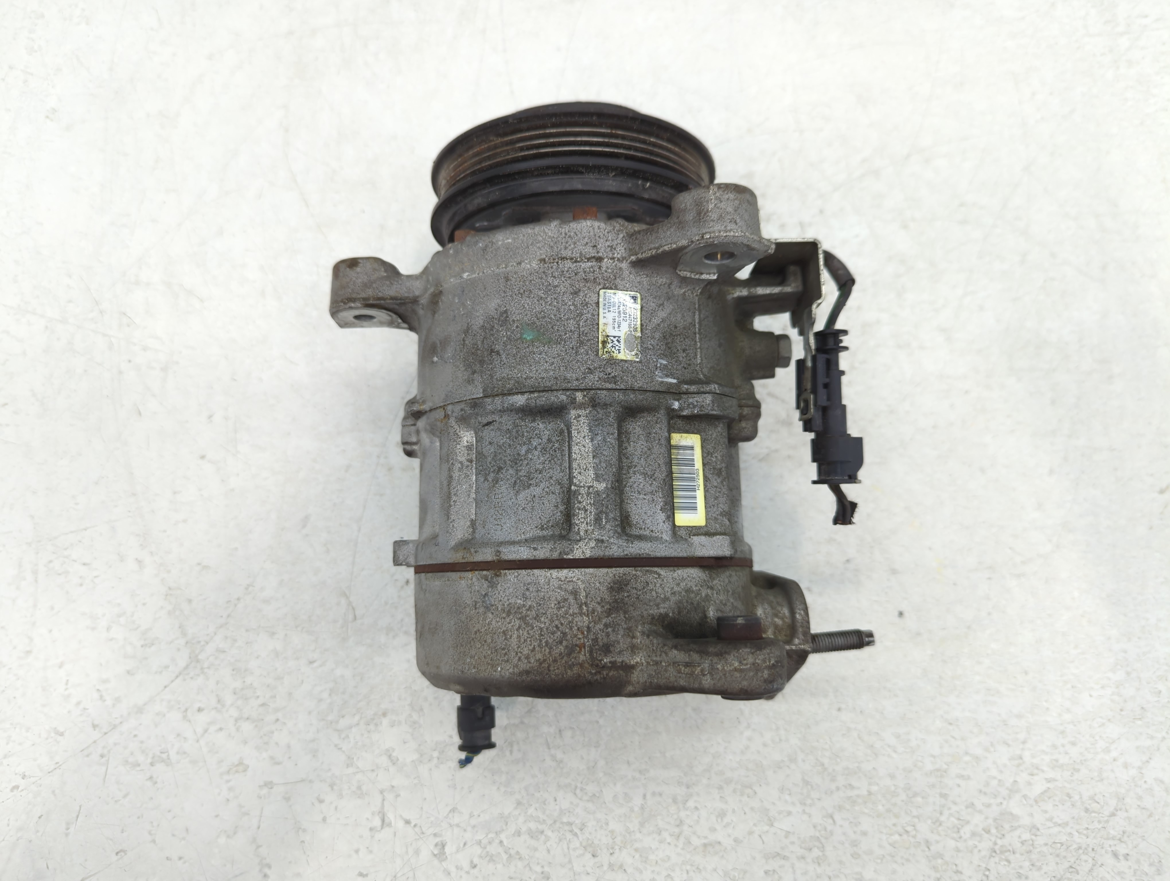 Picture of Gmc Yukon Xl 1500 Air Conditioning A/c Ac Compressor Oem 762153