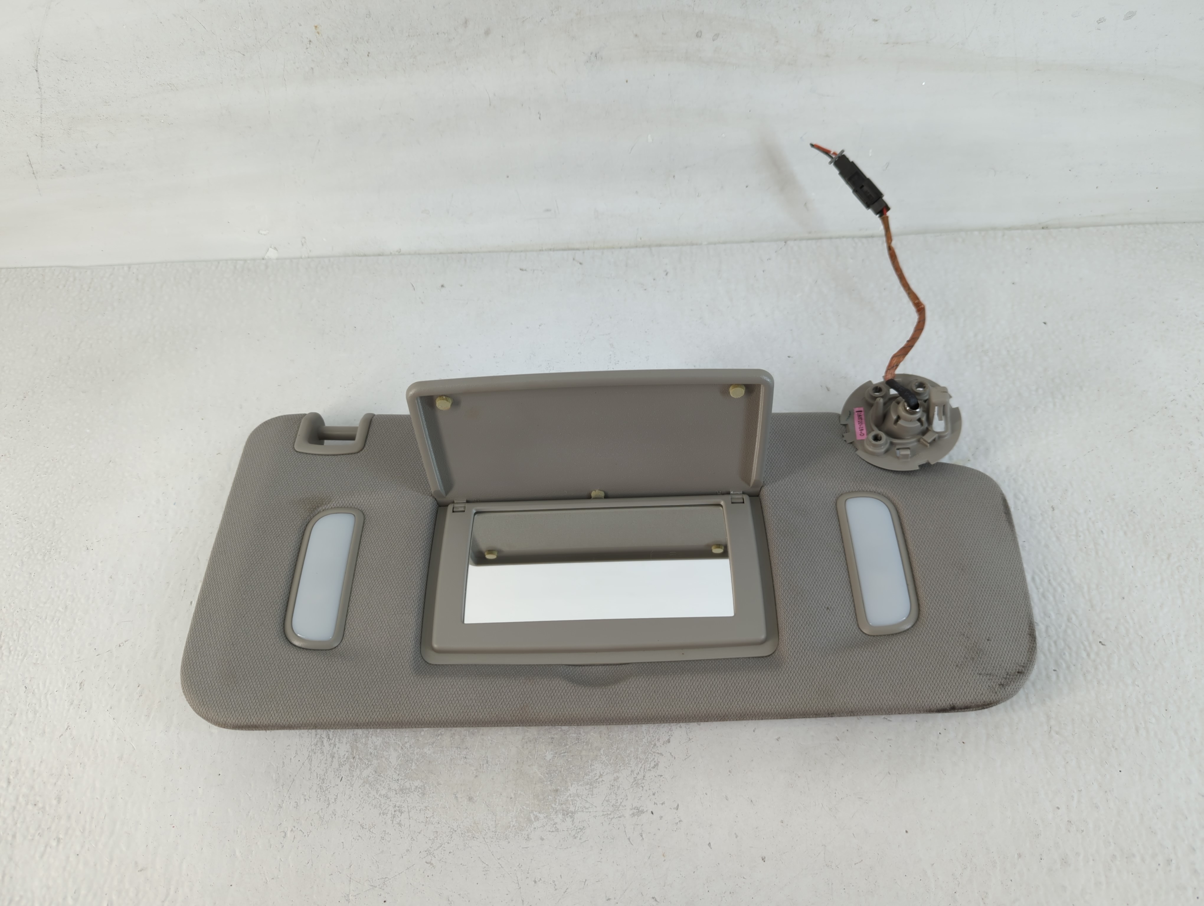 2010-2017 Chevrolet Equinox Passenger Sun Visor Mirror Right Sunvisor 762175 - Oemusedautoparts1.com