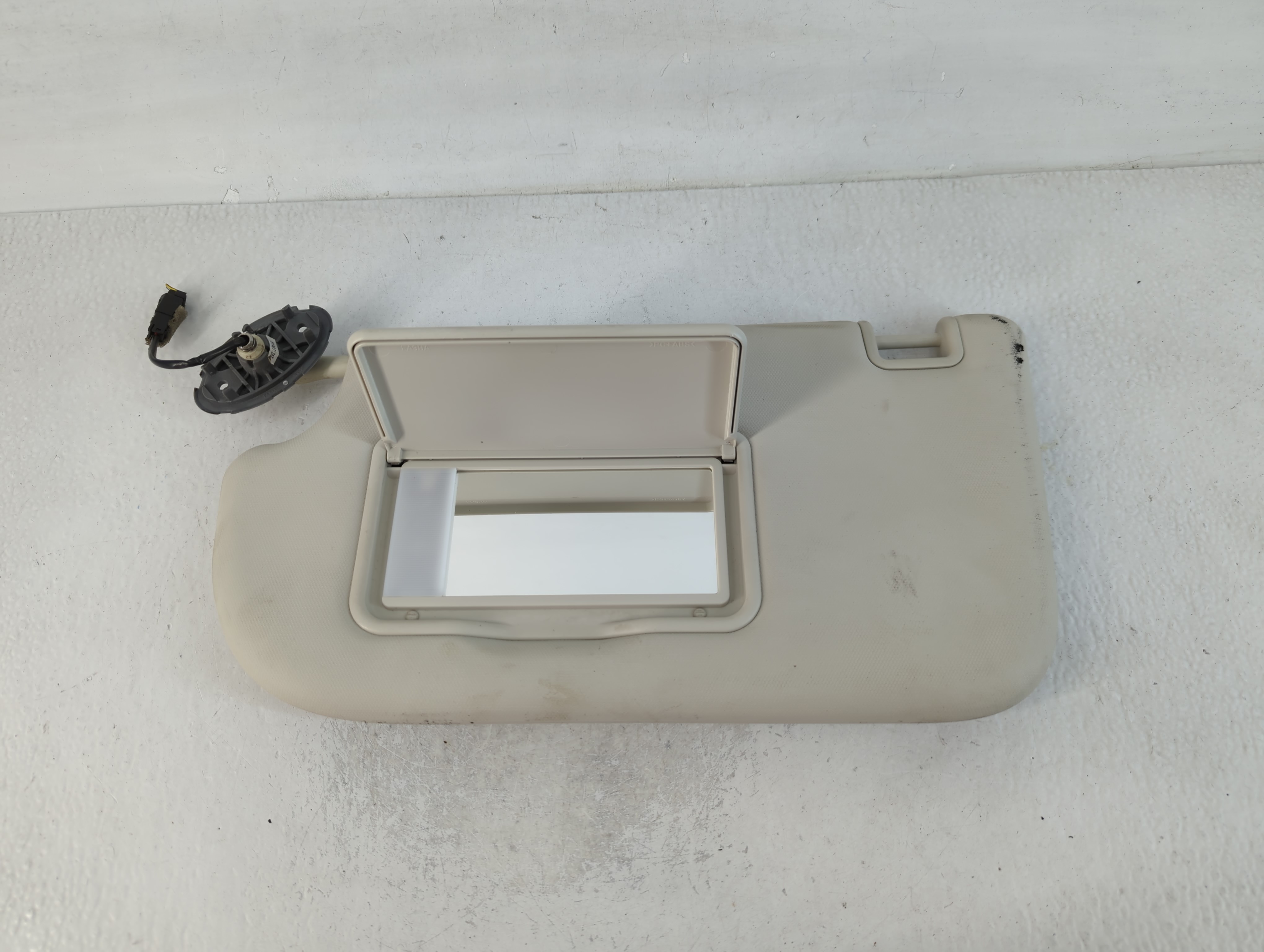 2013-2019 Ford Escape Driver Sun Visor Mirror Left Sunvisor Light Grey 762179 - Oemusedautoparts1.com