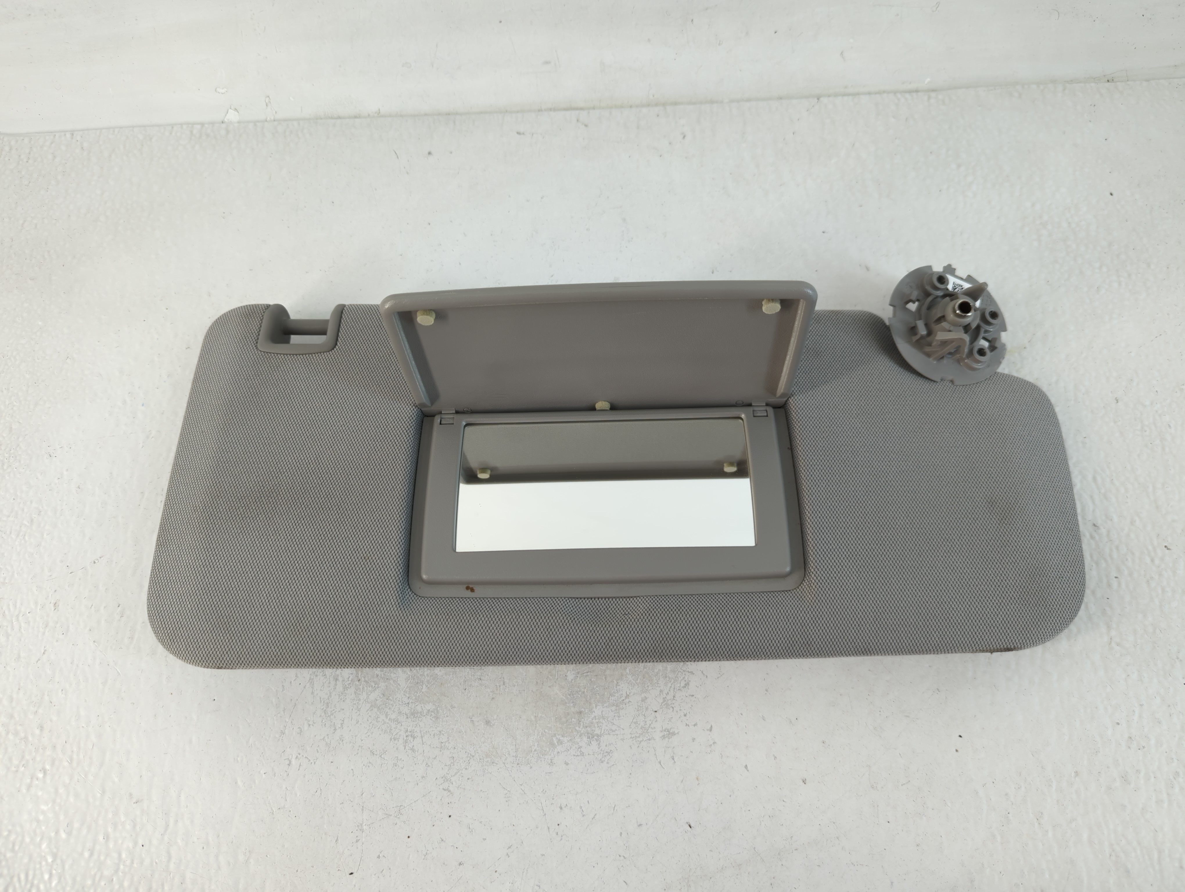 2017-2021 Chevrolet Trax Passenger Sun Visor Mirror Right Sunvisor Grey 762201 - Oemusedautoparts1.com