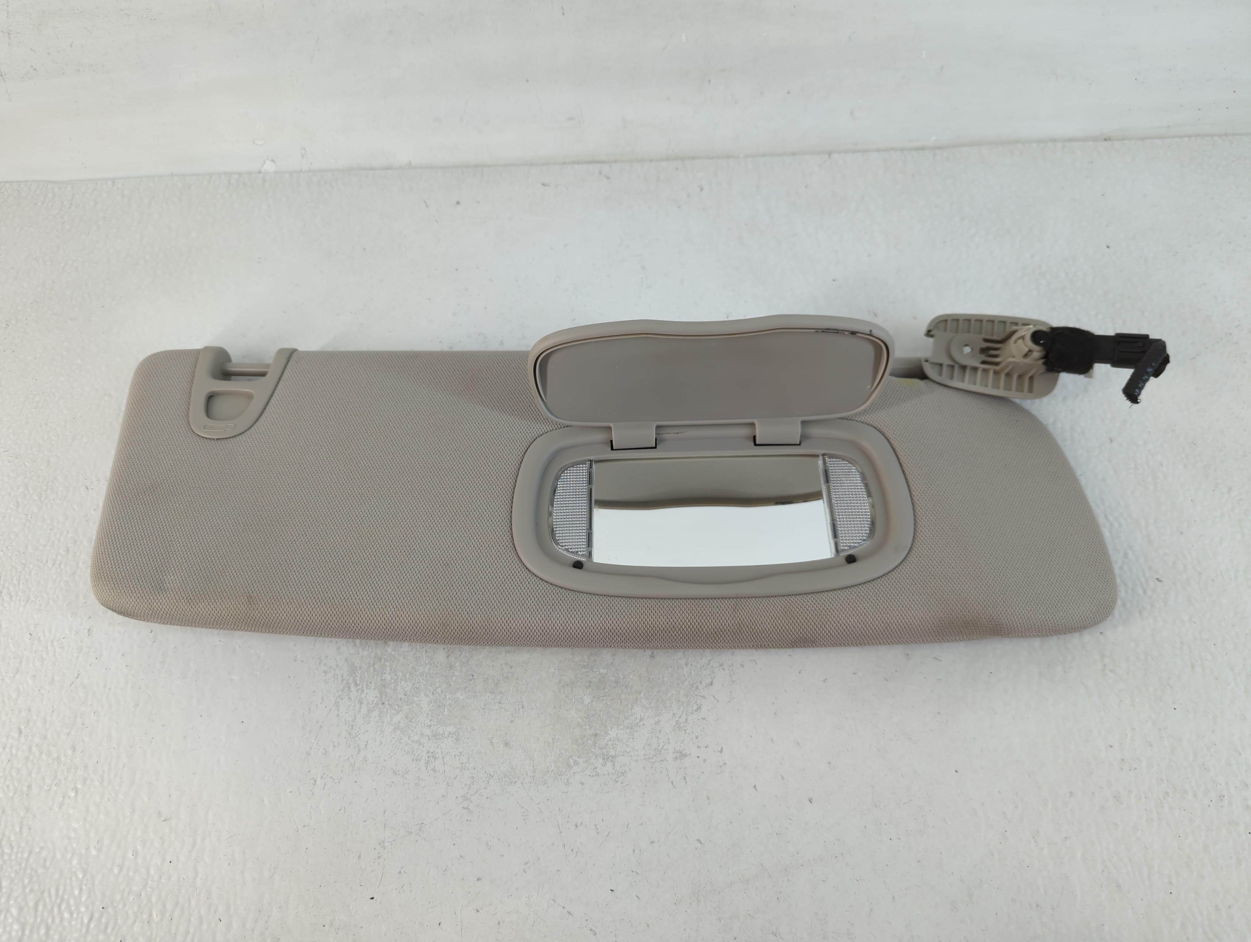 2020-2022 Chrysler Voyager Passenger Sun Visor Mirror Right Sunvisor 762203 - Oemusedautoparts1.com