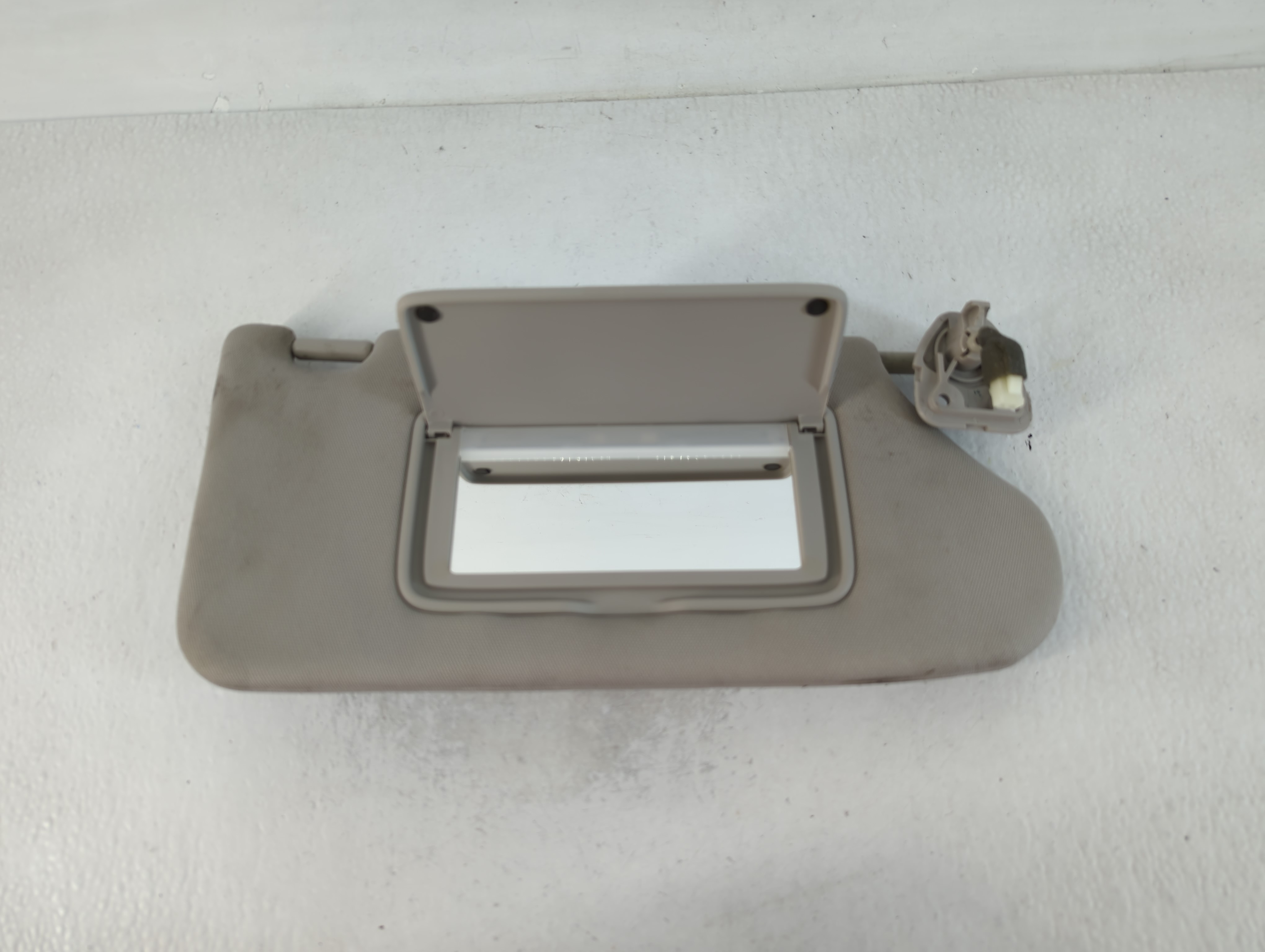 2013-2018 Nissan Altima Passenger Sun Visor Mirror Right Sunvisor Beige 762207 - Oemusedautoparts1.com