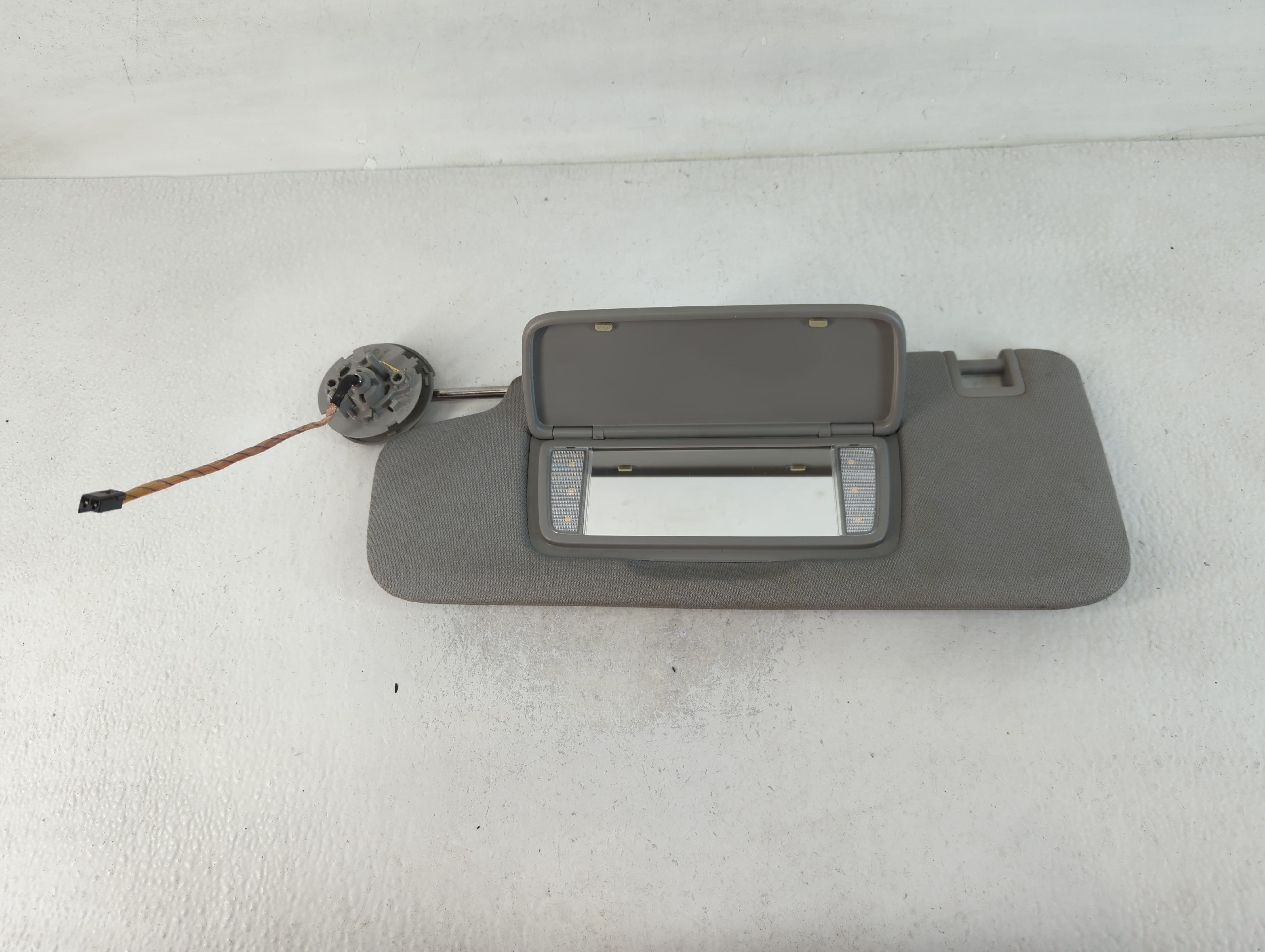 2018-2019 Chevrolet Equinox Passenger Sun Visor Mirror Right Sunvisor 762267 - Oemusedautoparts1.com