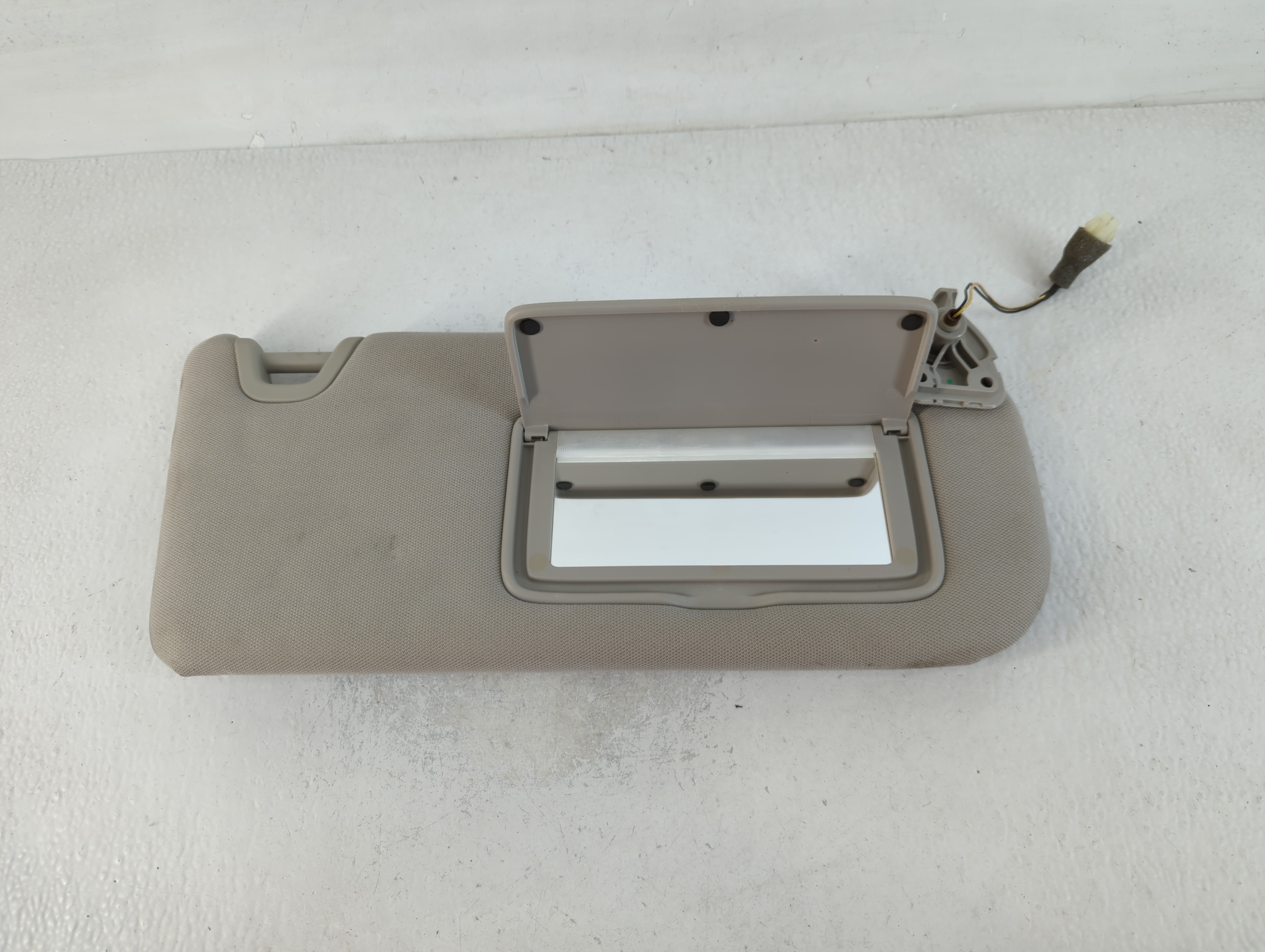 2019-2020 Nissan Altima Passenger Sun Visor Mirror Right Sunvisor Beige 762274 - Oemusedautoparts1.com