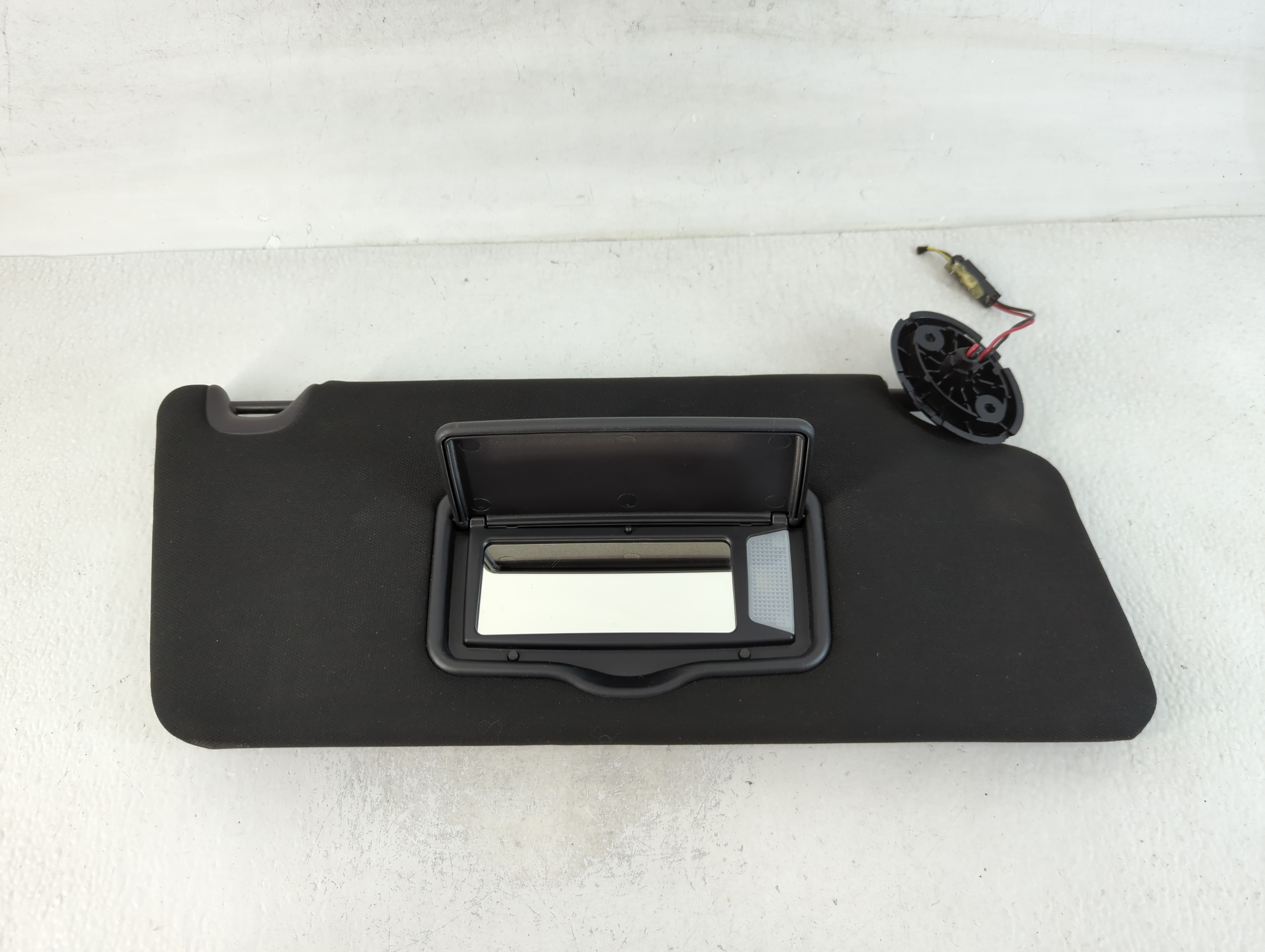 2017 Ford Explorer Passenger Sun Visor Mirror Right Sunvisor Black 762296 - Oemusedautoparts1.com