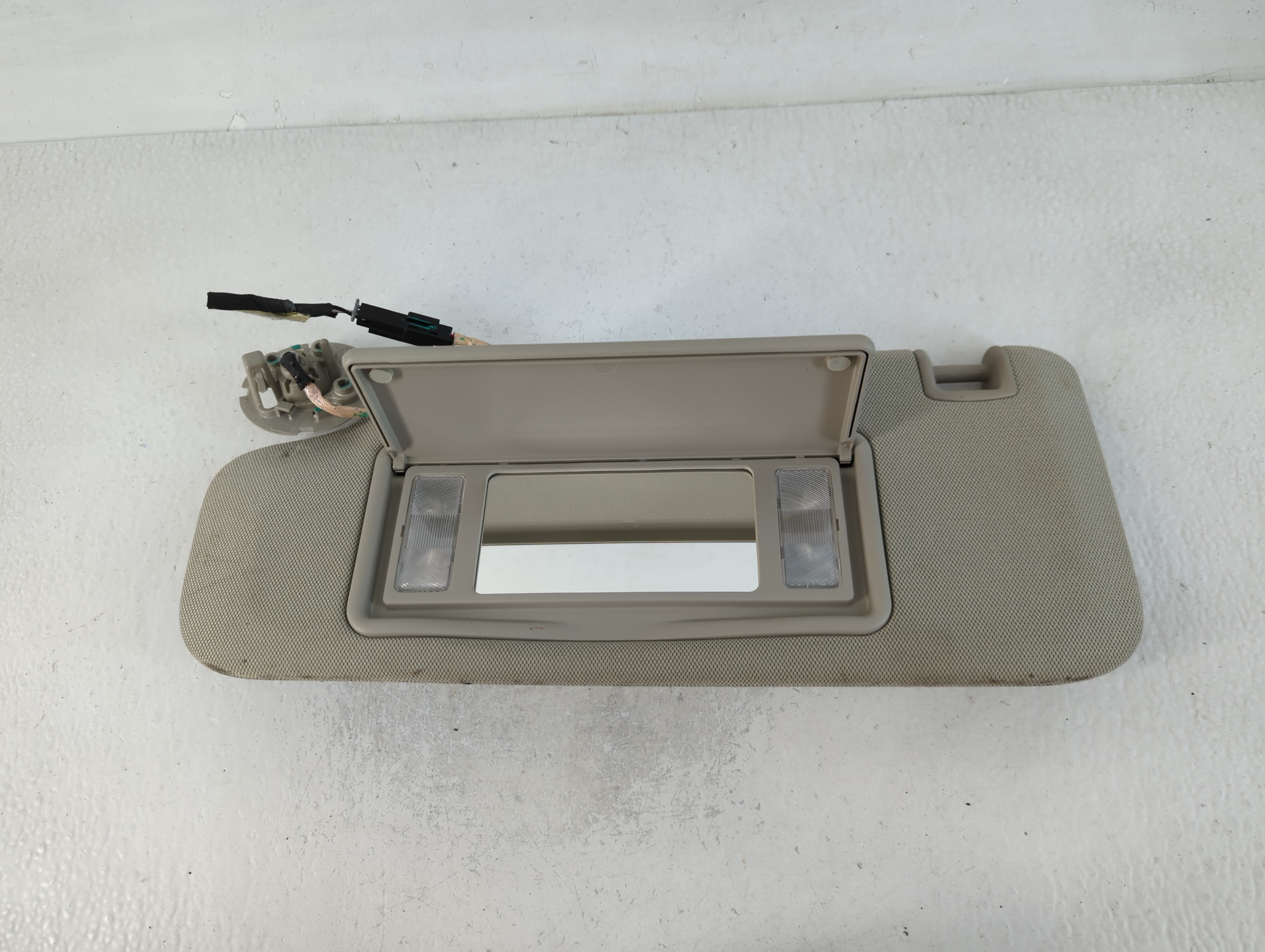 2016-2020 Buick Envision Driver Sun Visor Mirror Left Sunvisor Grey 762338 - Oemusedautoparts1.com