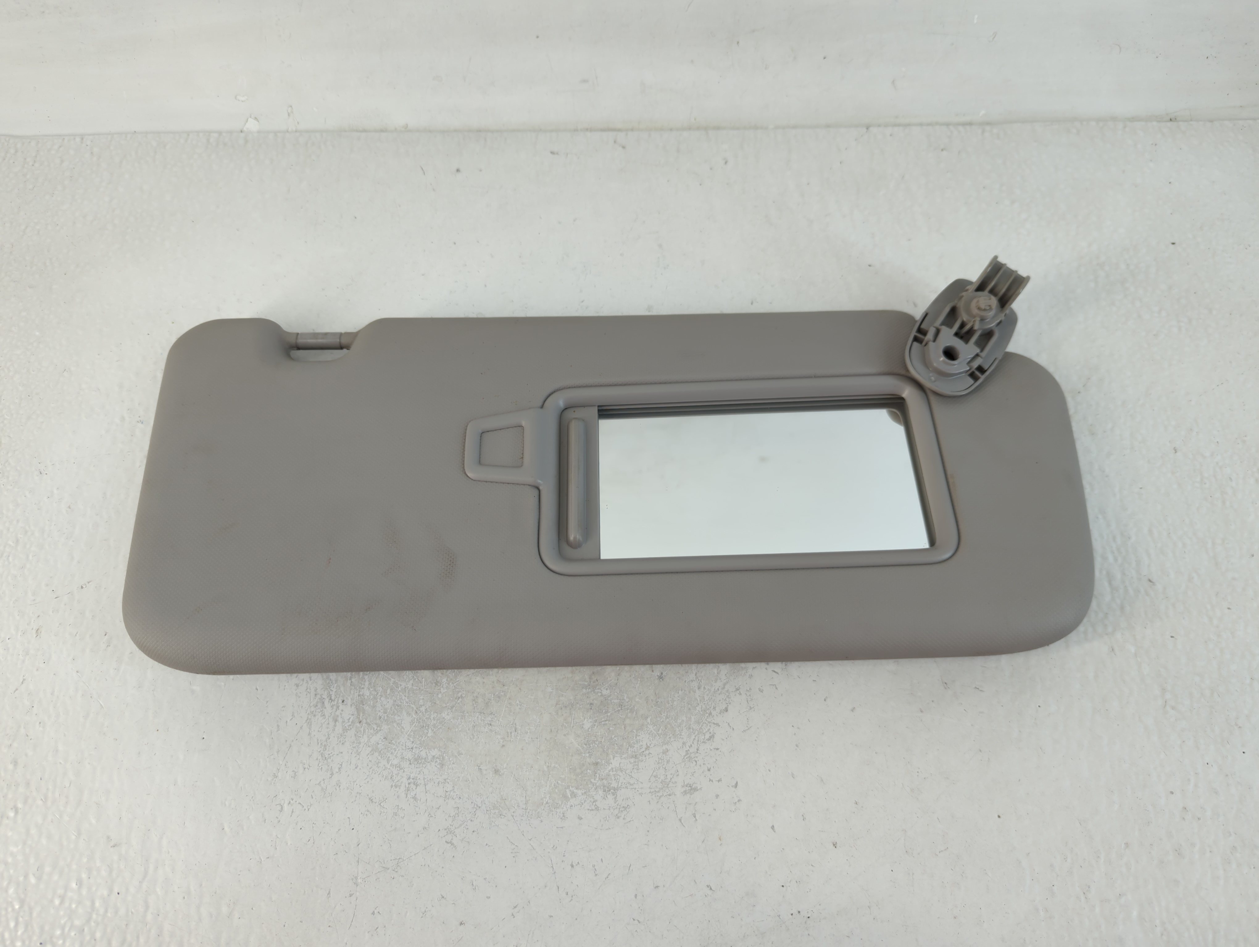 2018-2021 Hyundai Kona Passenger Sun Visor Mirror Right Sunvisor Grey 762361 - Oemusedautoparts1.com