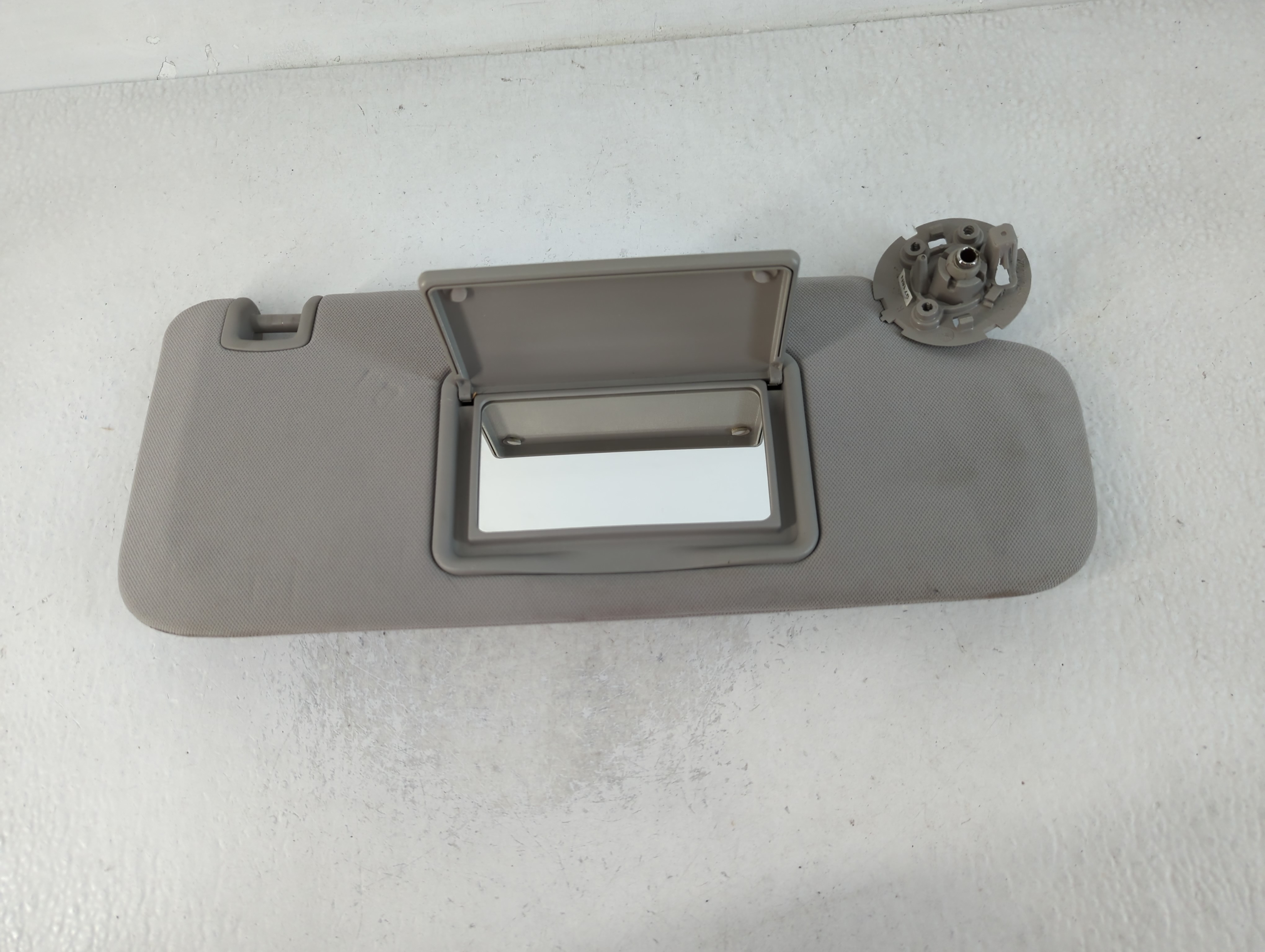 2004-2012 Chevrolet Malibu Passenger Sun Visor Mirror Right Sunvisor Grey 762365 - Oemusedautoparts1.com