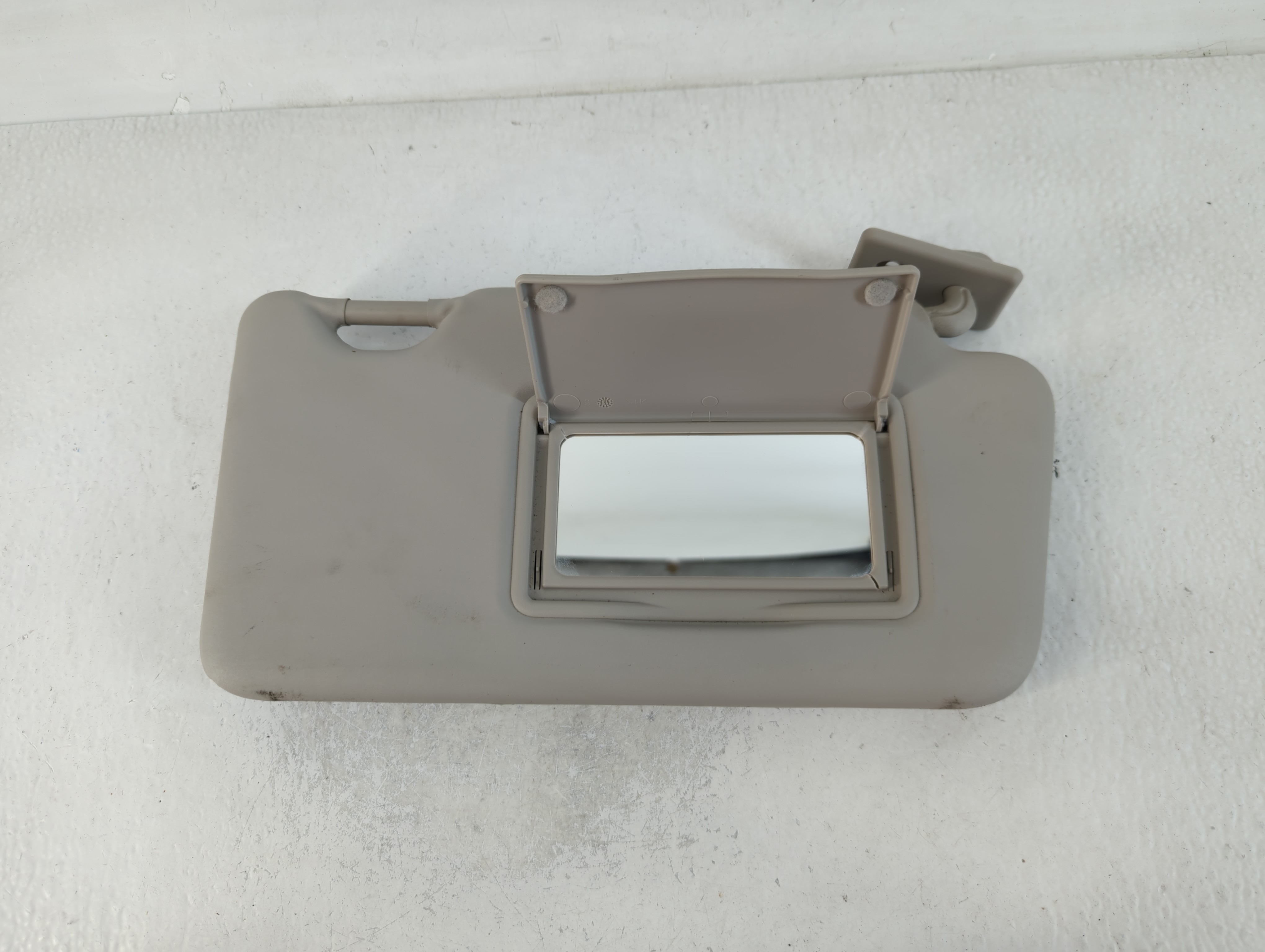 2012-2015 Nissan Versa Passenger Sun Visor Mirror Right Sunvisor Grey 762372 - Oemusedautoparts1.com